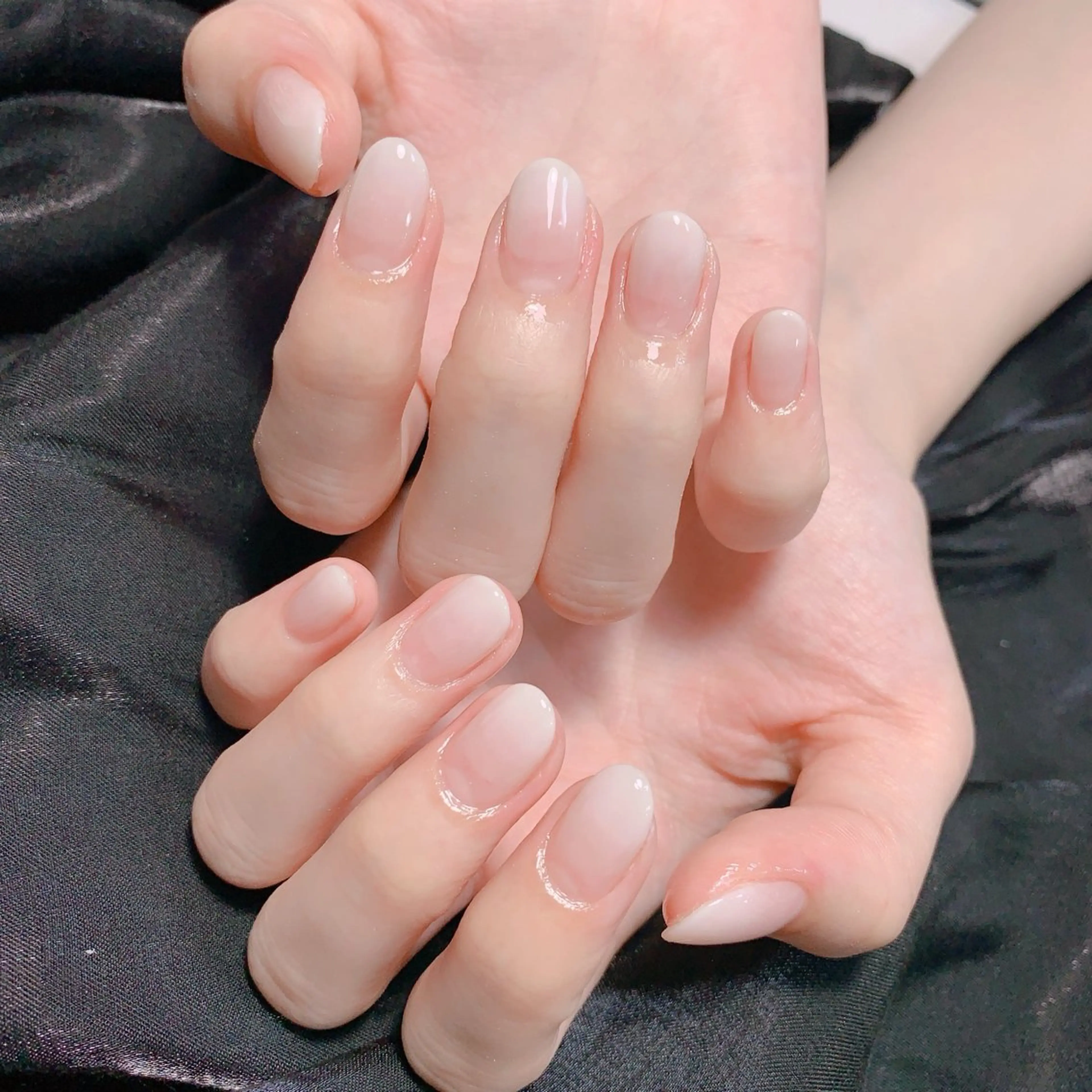 ネイル ブルー チークネイル フレンチネイル ハート ホログラムネイル ハンドネイル インフィニティ ネイルサロンのネイルデザイン