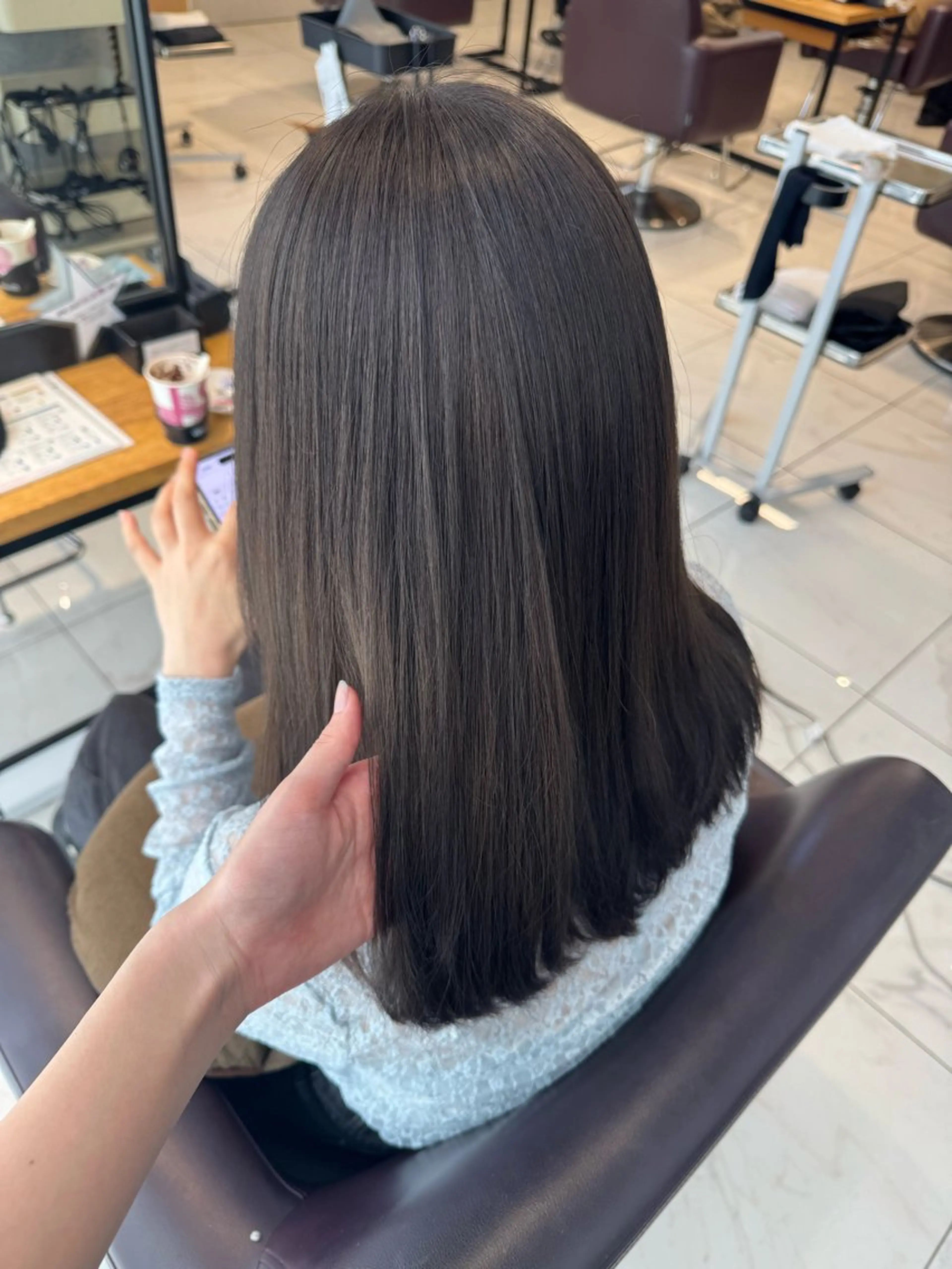 セミロング sweep 琉花のヘアスタイル