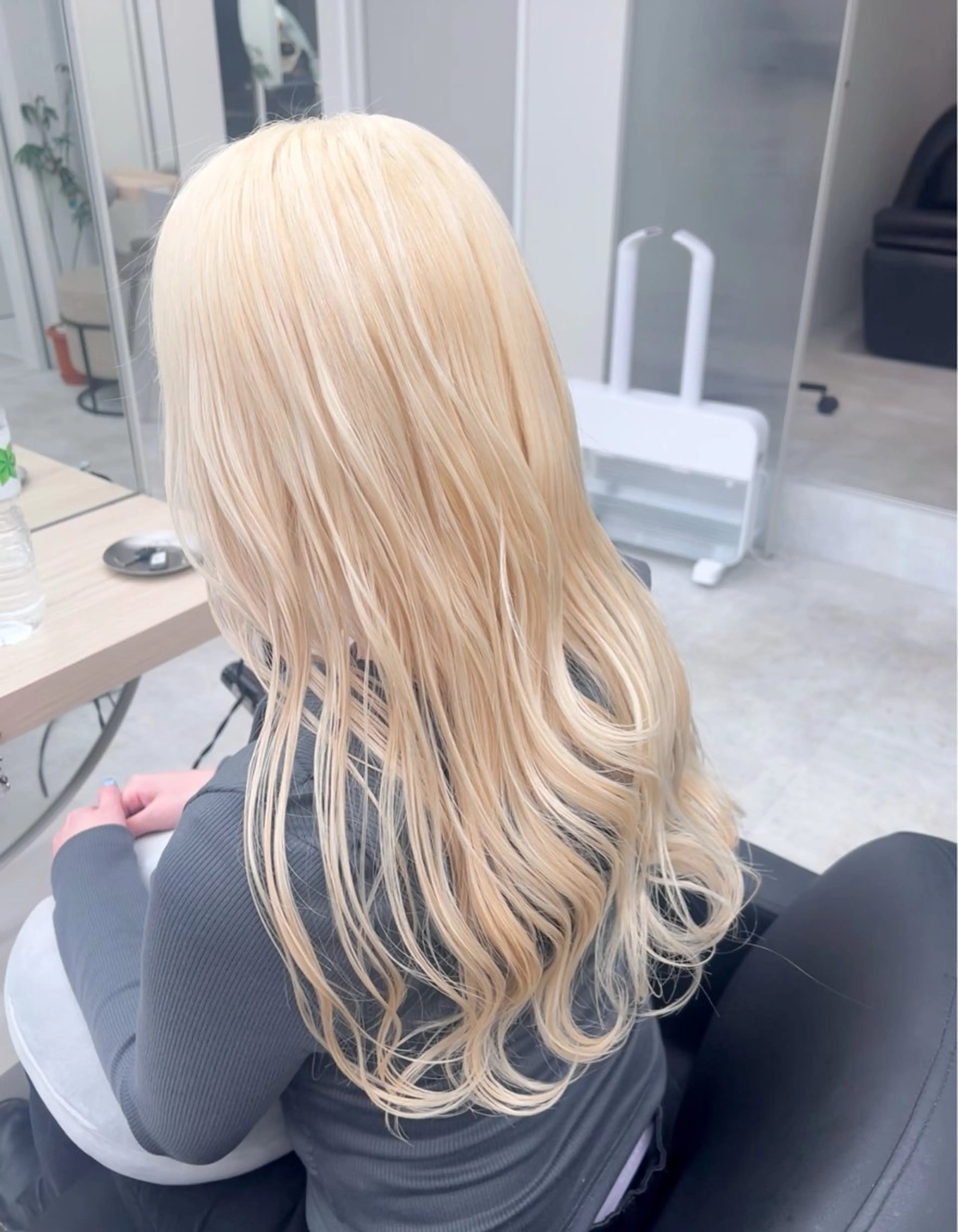 【ケアブリーチ使用‼️】ダブルカラー（前頭ブリーチ＋カラー）+ヘッドスパ or 超音波トリートメント ⇒ 13,500円の写真