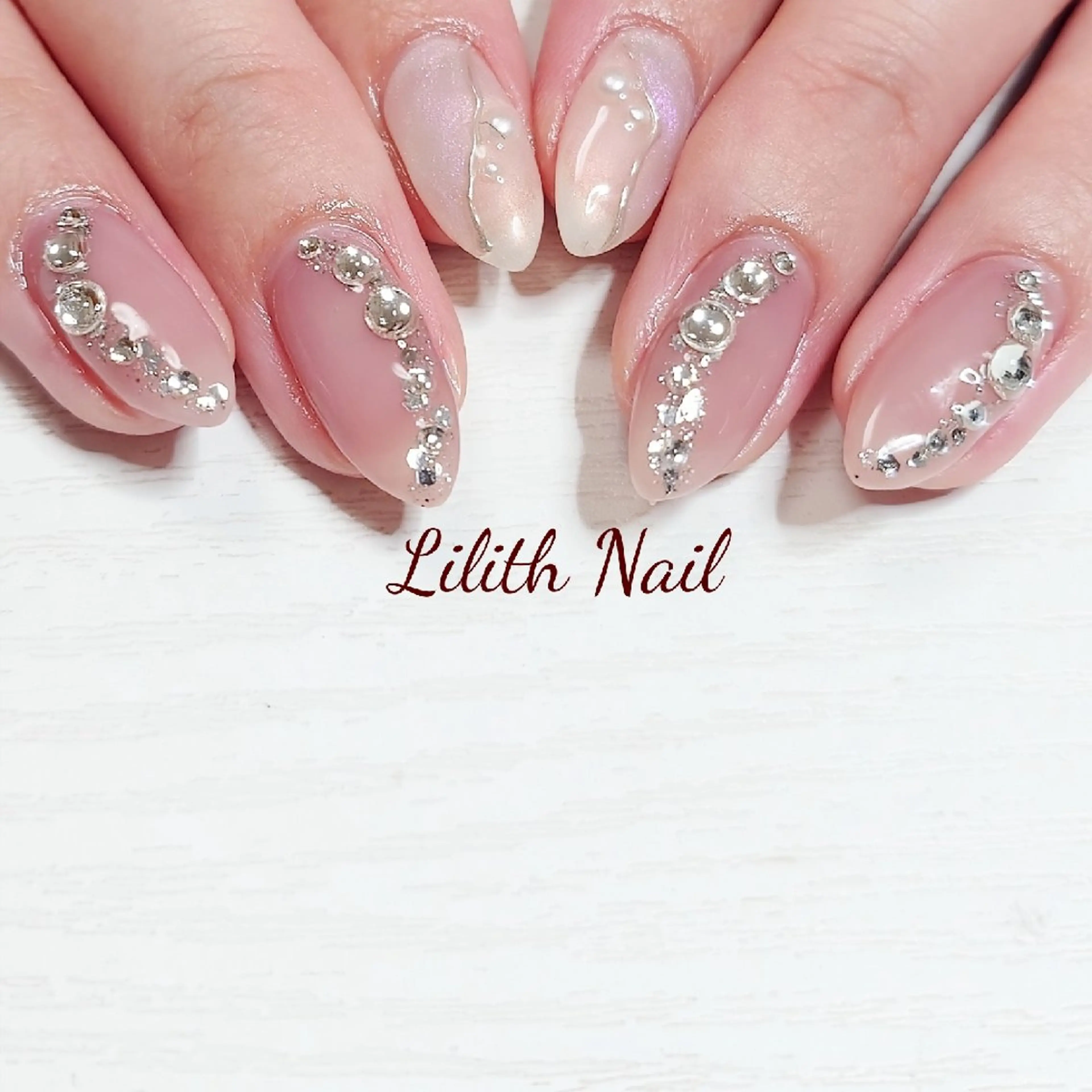 ネイル ストーンネイル ハンドネイル Lilith Nailのネイルデザイン