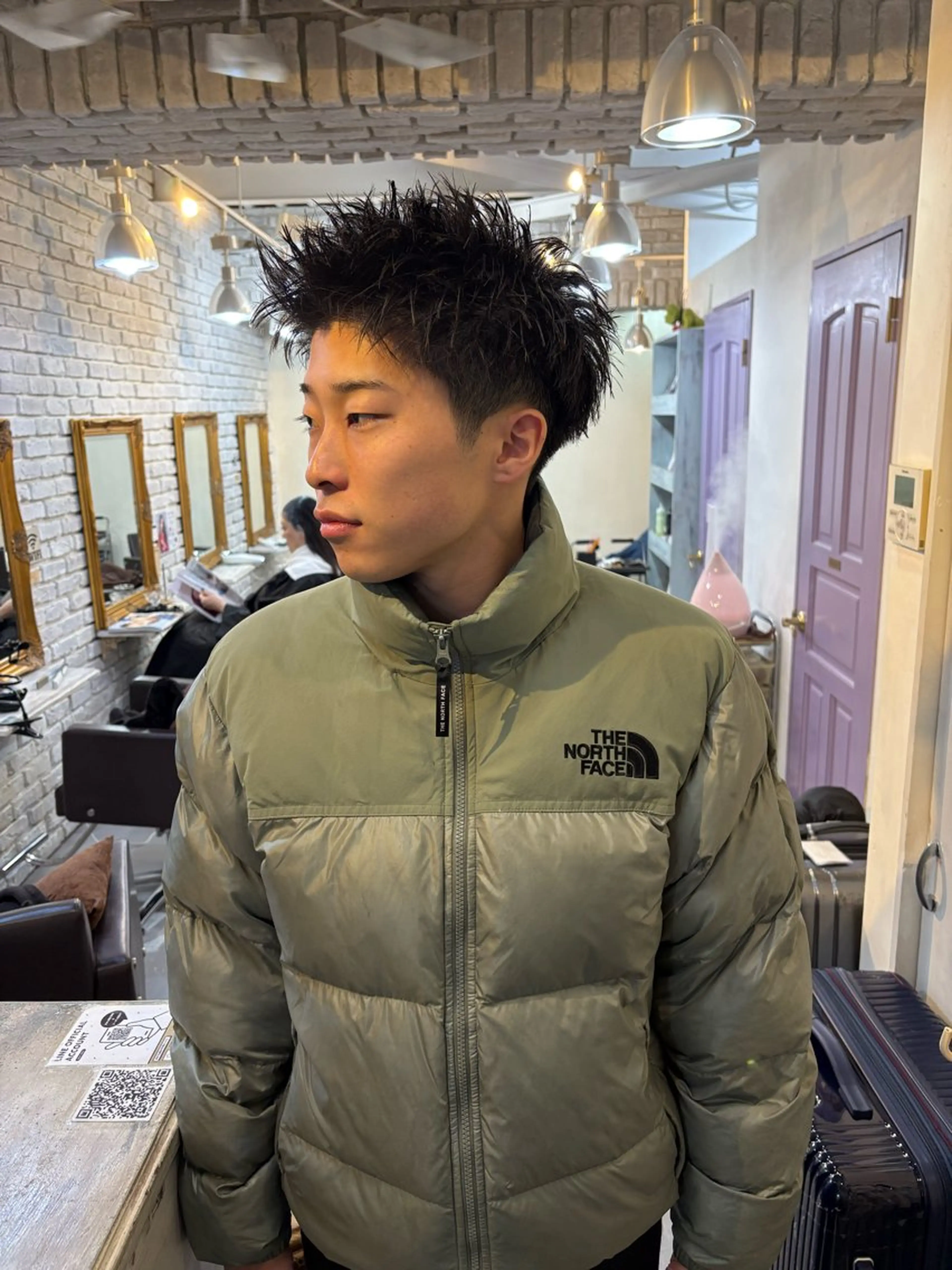 ショート パーマ メンズ メンズブリーチ フェザーパーマ メンズハイライト メンズインナーカラー メンズパーマ カット charme所属・💈メンズ短髪特化 ✂︎伊藤大輝💈のヘアスタイル