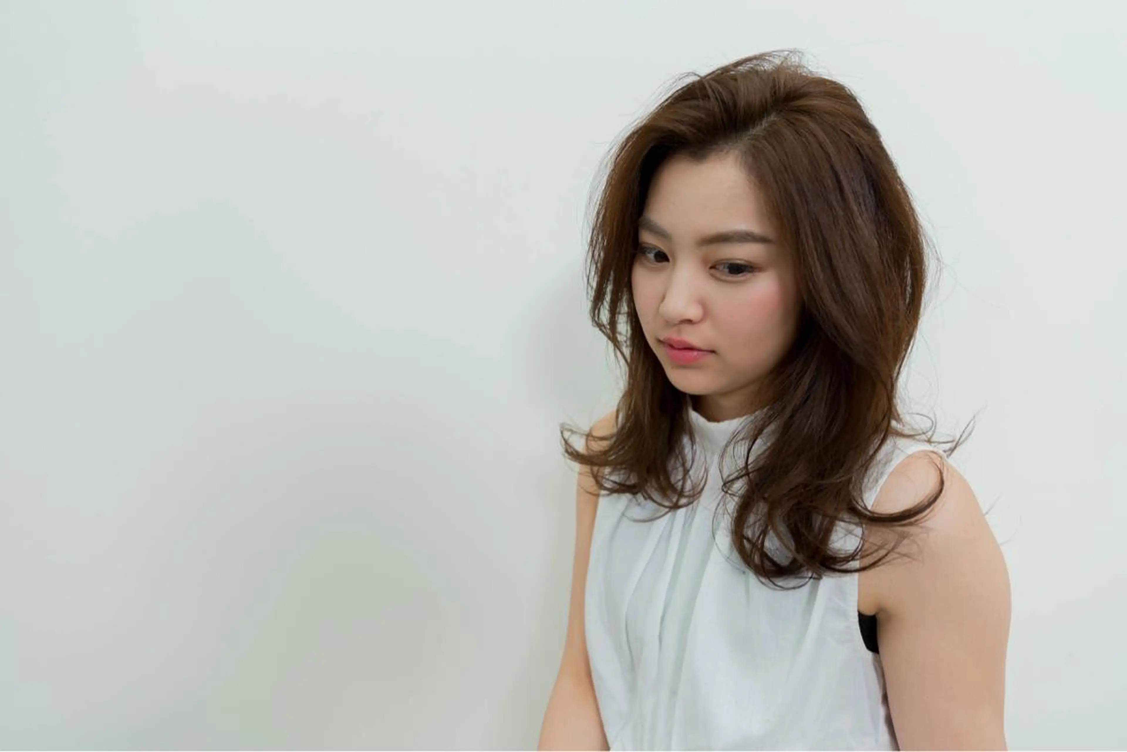 ミディアム カラー ツジガキ ユウスケのヘアスタイル