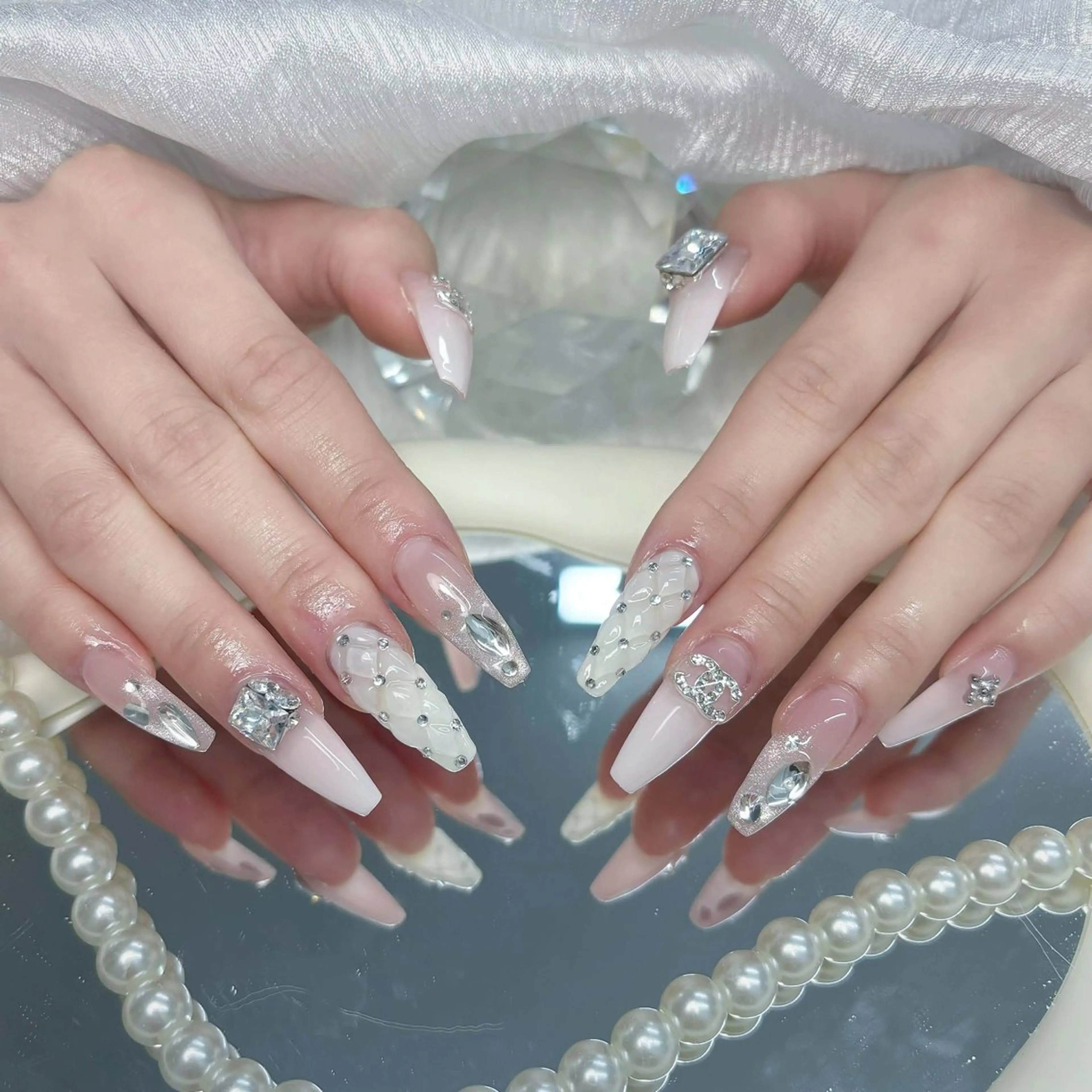 ネイル オーロラネイル ボルドー ブラウン ハート ラメ(グリッター) ハンドネイル ハンドケア Nova Nailのネイルデザイン