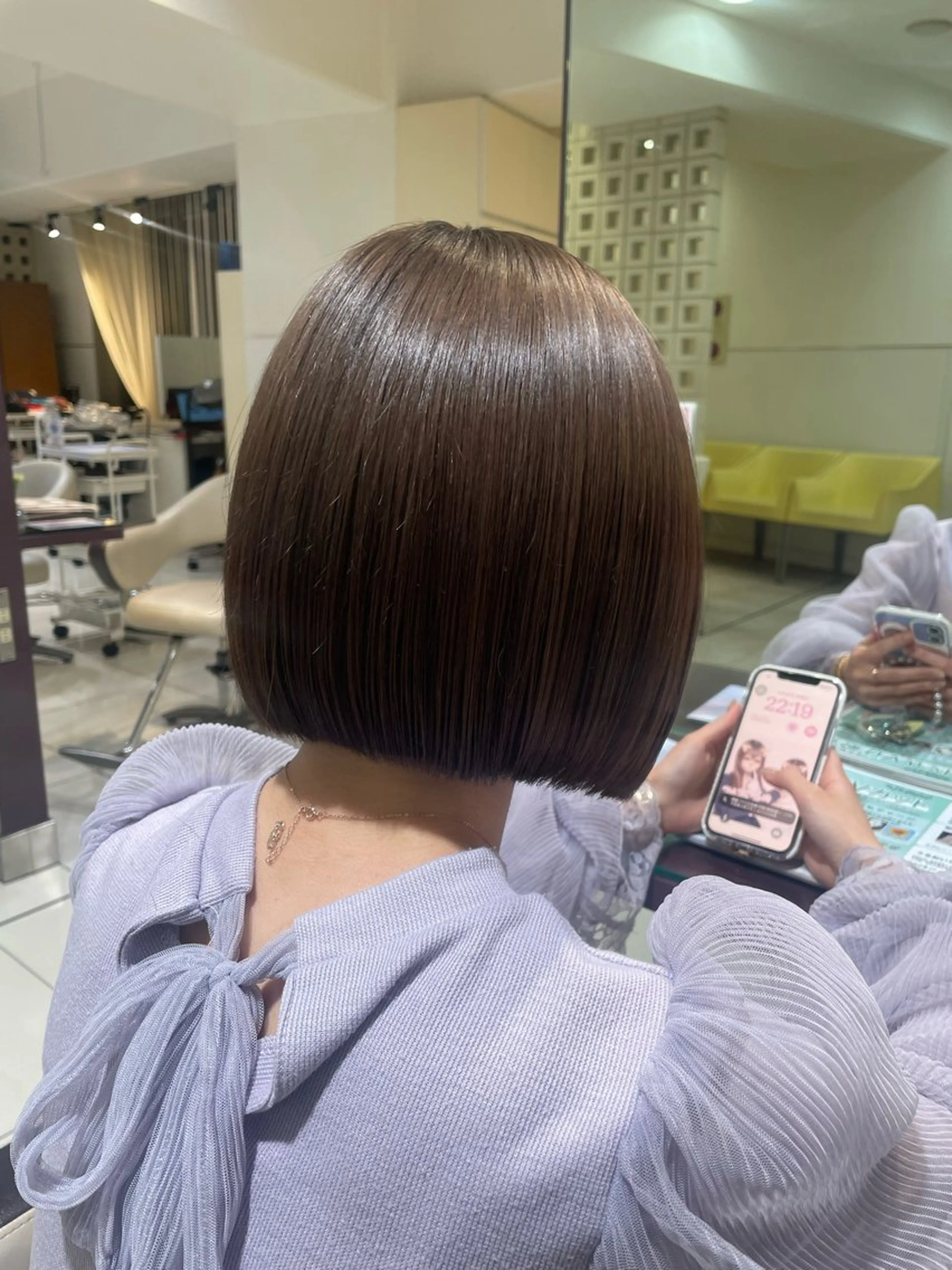 ショート カラー ベージュカラー まるやま ひなこ/艶髪カラーのヘアスタイル