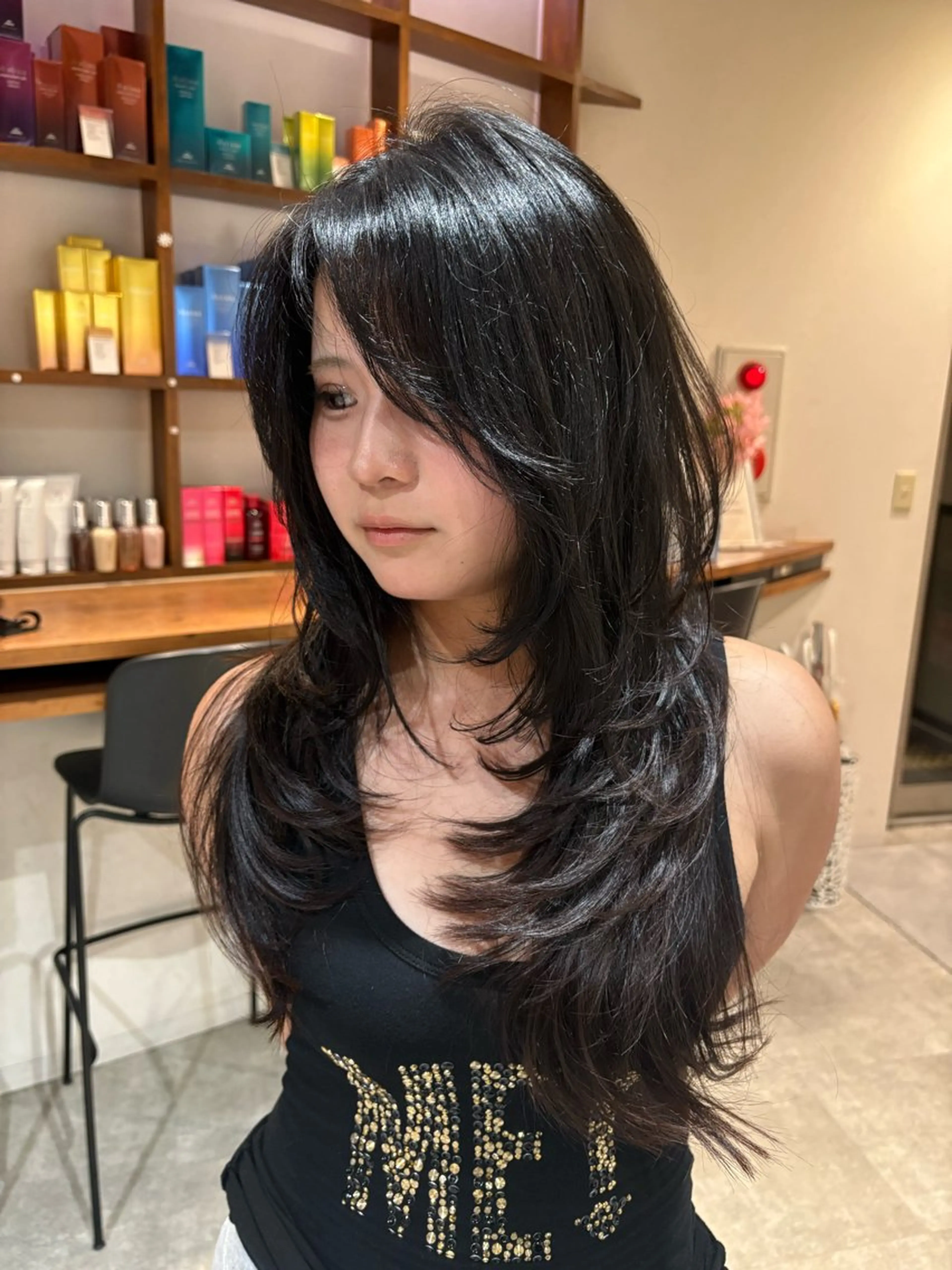 ロング レイヤーカット 海外レイヤー/赤み 消しカラー/上原聖奈のヘアスタイル