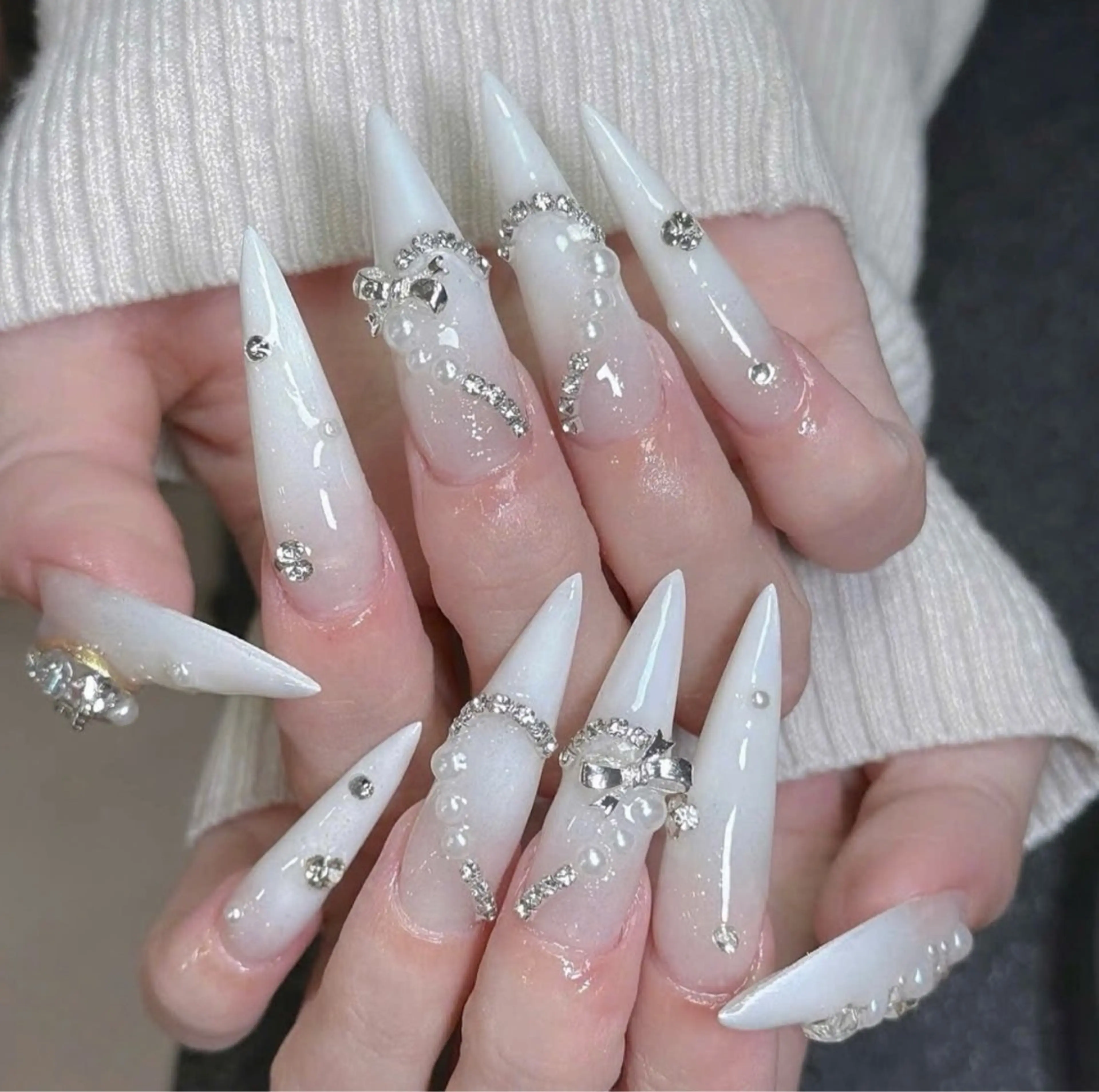 ネイル アートネイル 長さ出し ジェルネイル マグネットネイル ニュアンスネイル ハンドネイル なな_ CloudyChanのネイルデザイン