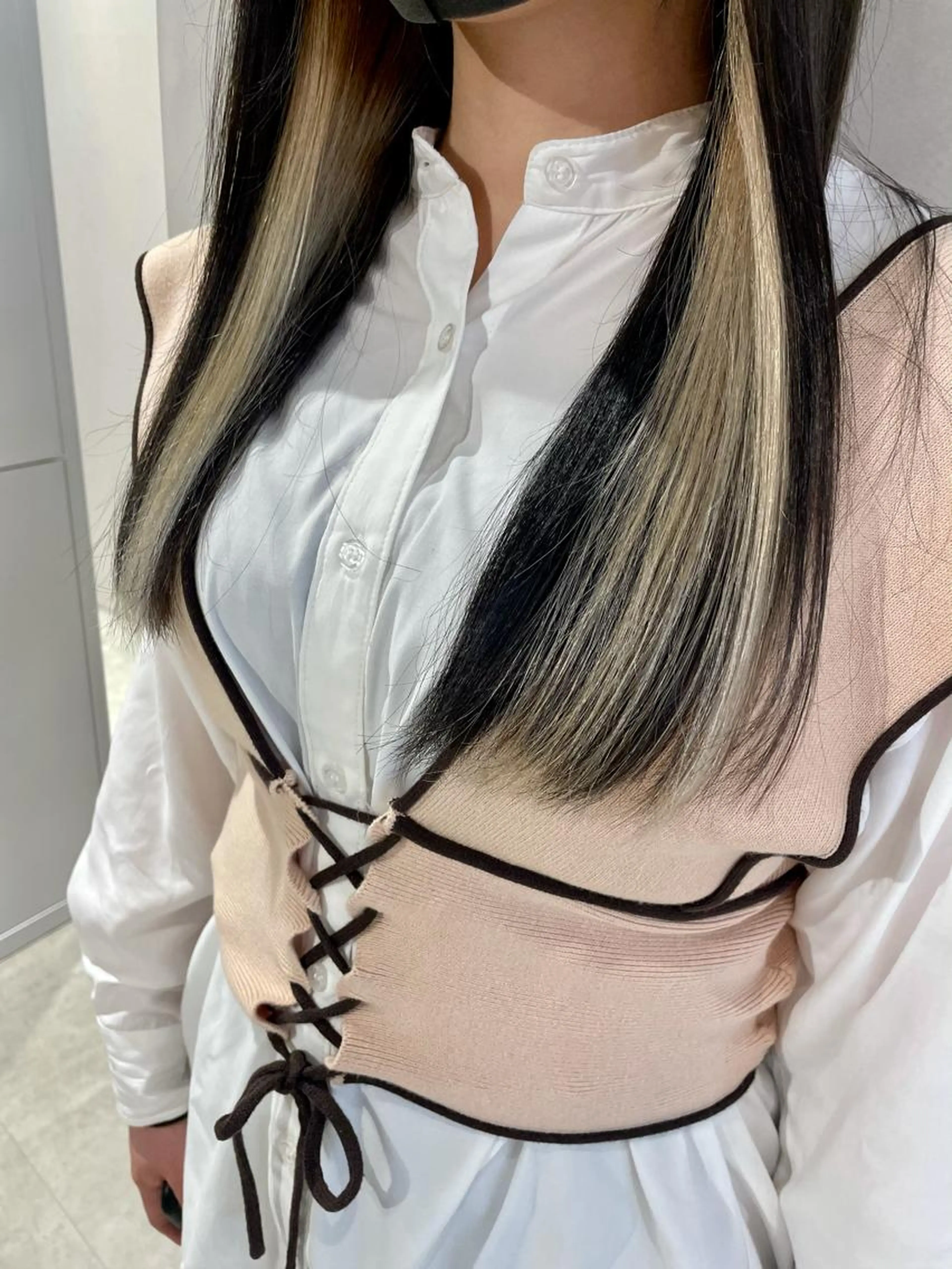 イヤリングカラー・フェイスフレーミング(ブリーチ込み)＋トリートメント🌈カット＋3500円の写真