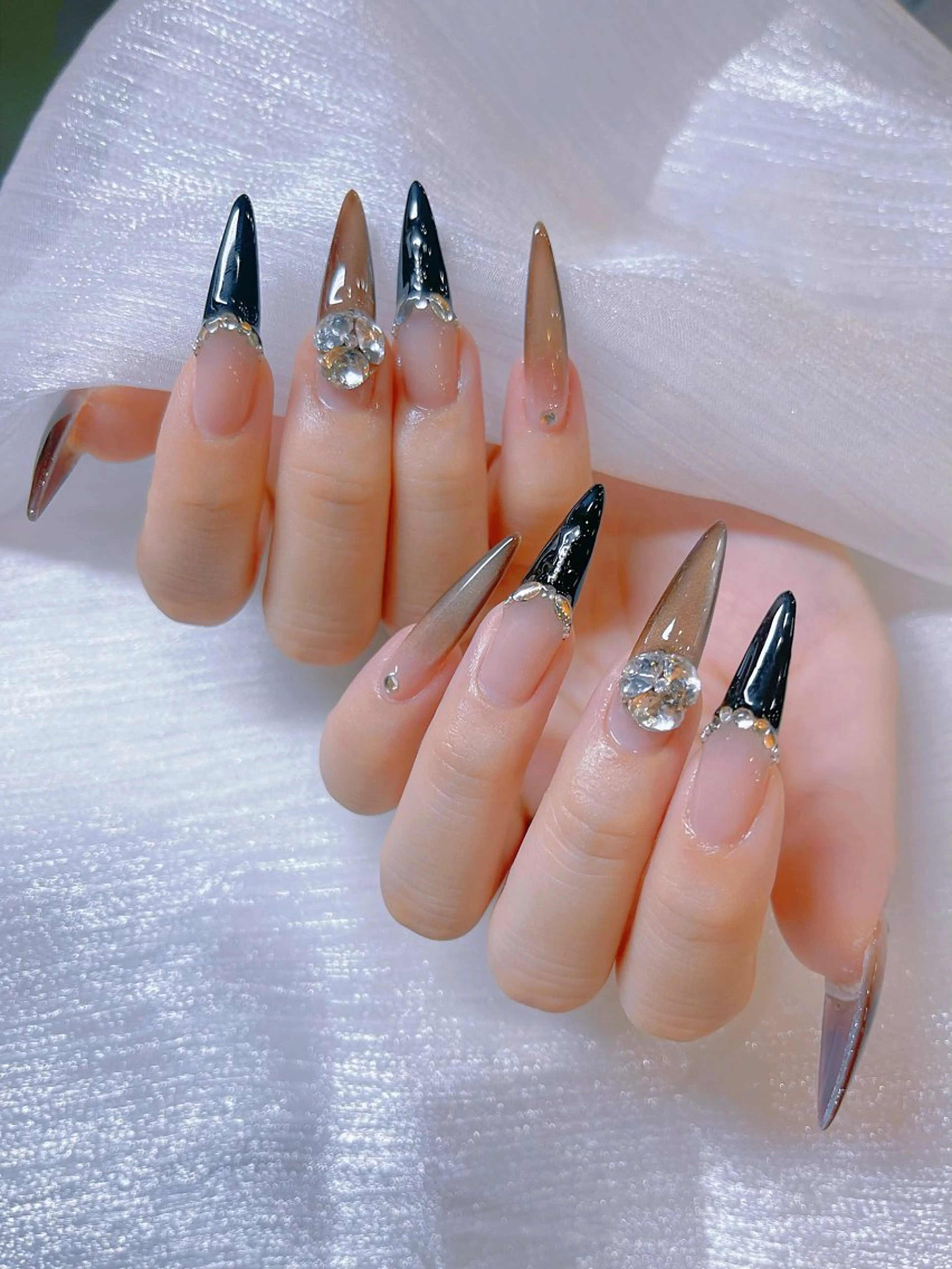 ネイル MQueen ネイルサロンマルのネイルデザイン