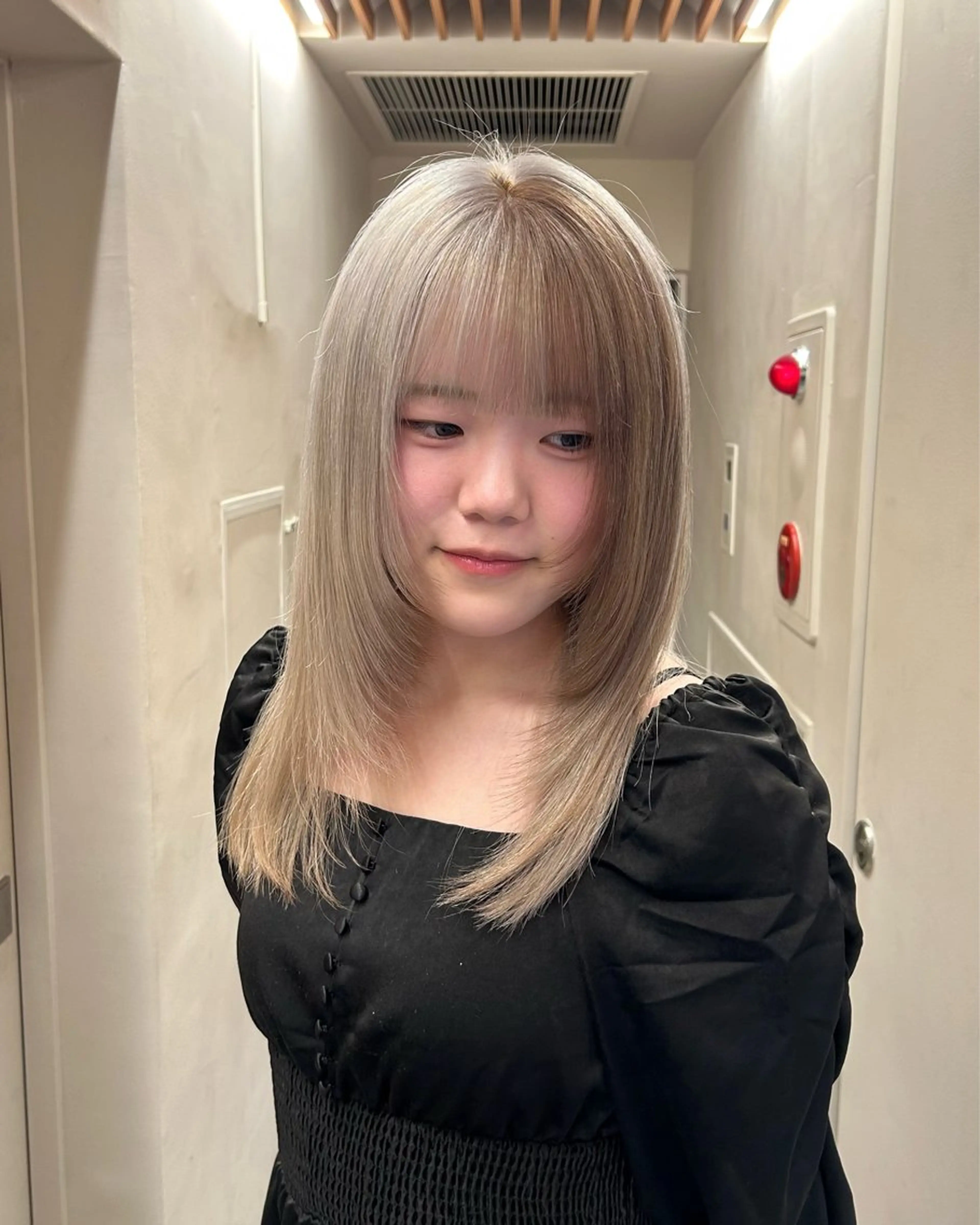 セミロング 🐈‍⬛ブリーチ カラー特化🐈‍⬛彩のヘアスタイル