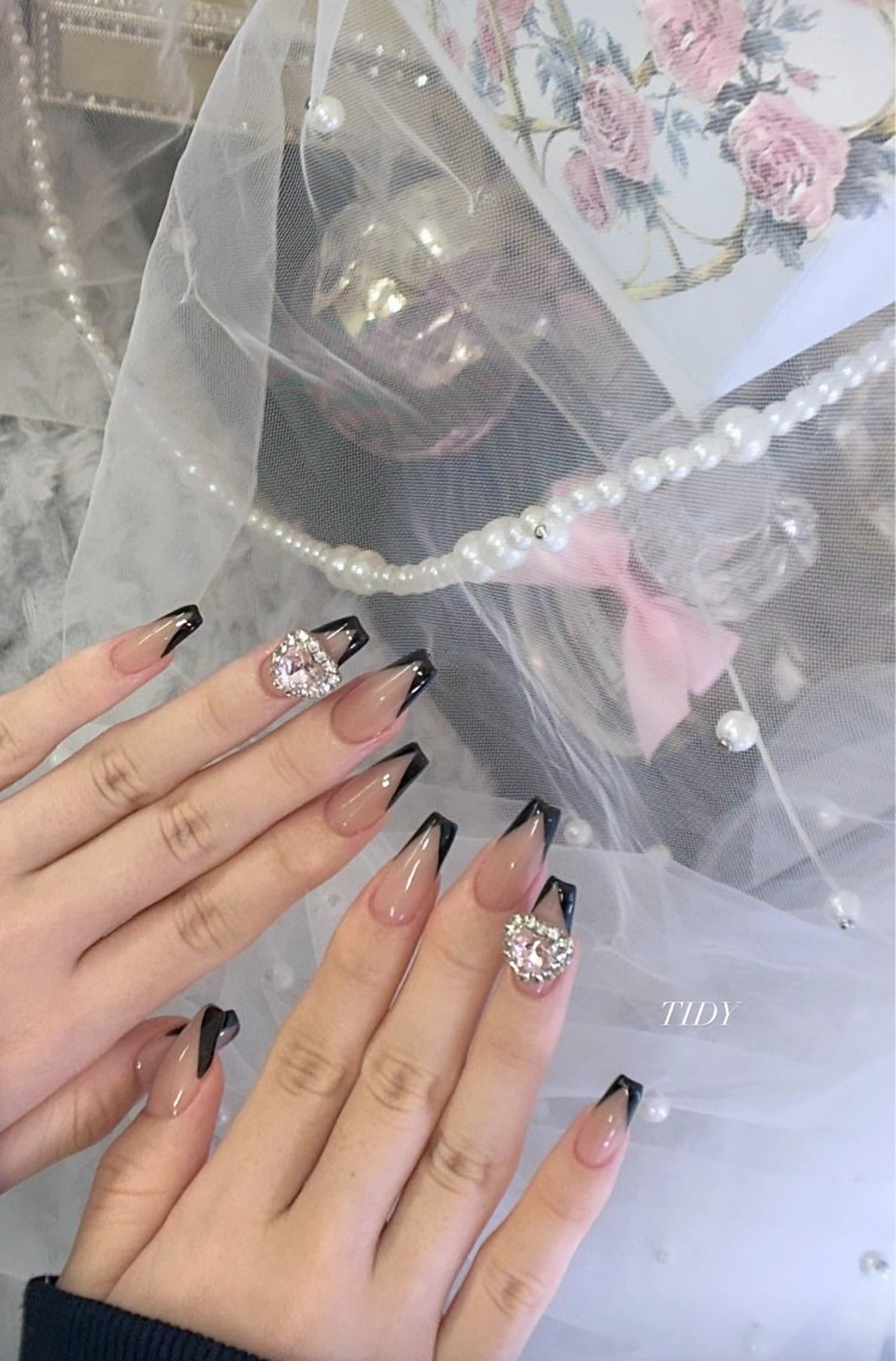 ネイル 長さ出し フットネイル ジェルネイル キラキラネイル 韓国ネイル ハンドネイル TIDY .のネイルデザイン