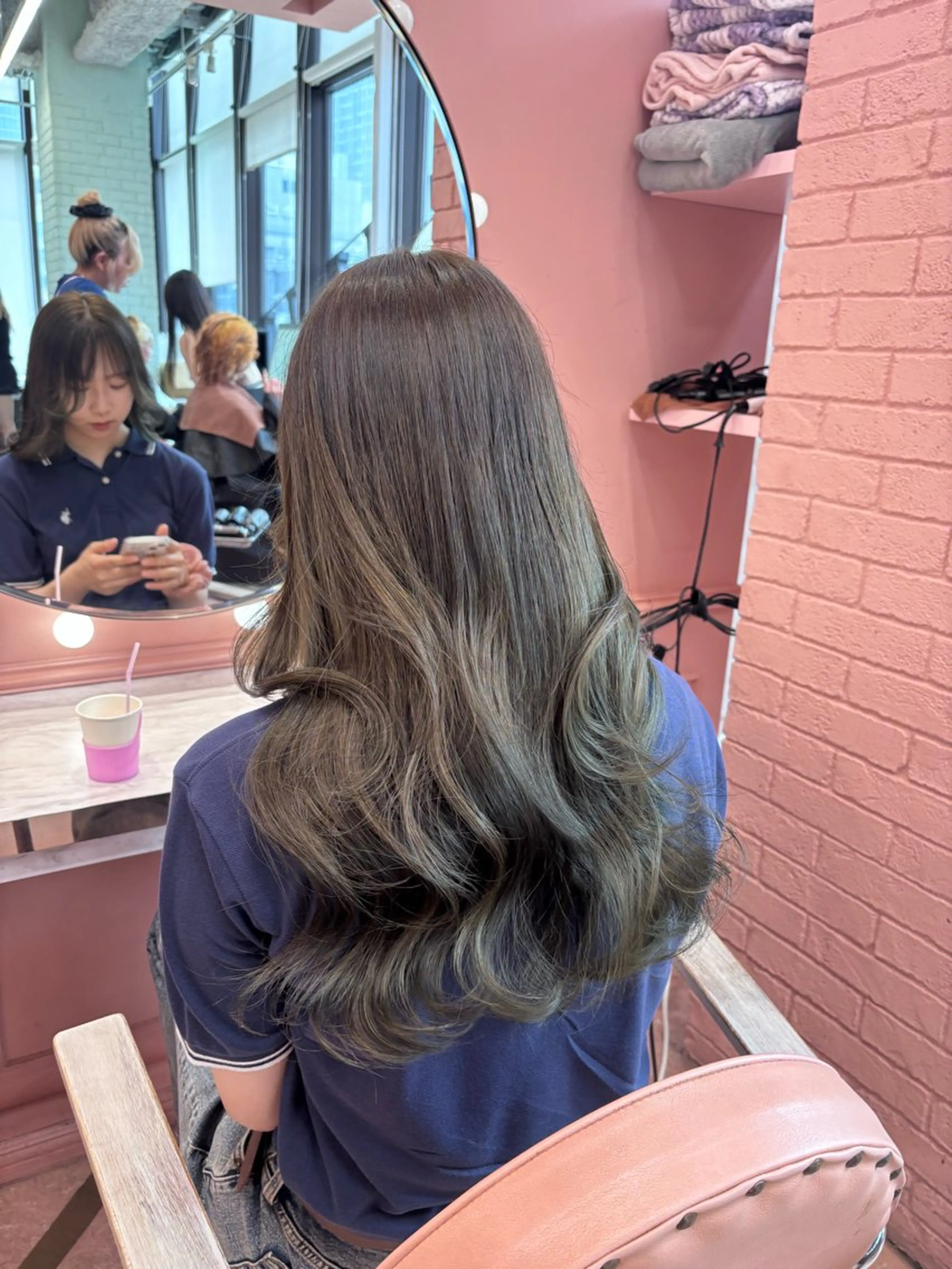 ロング カラー ヘアカラー Su-chi-🧴 /ミルクティーカラーのヘアスタイル