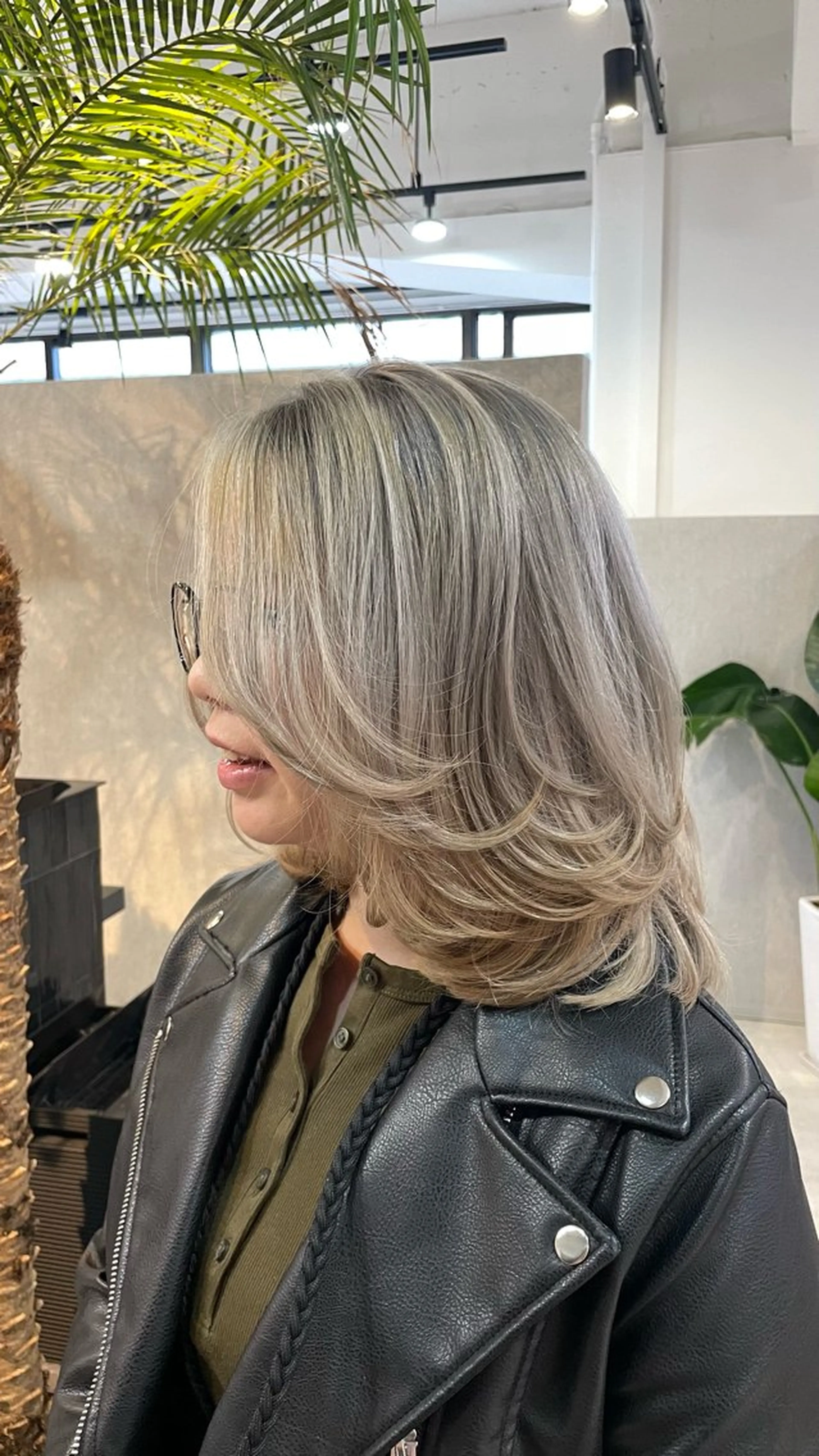 ミディアム Merlyosaka 早川未来のヘアスタイル