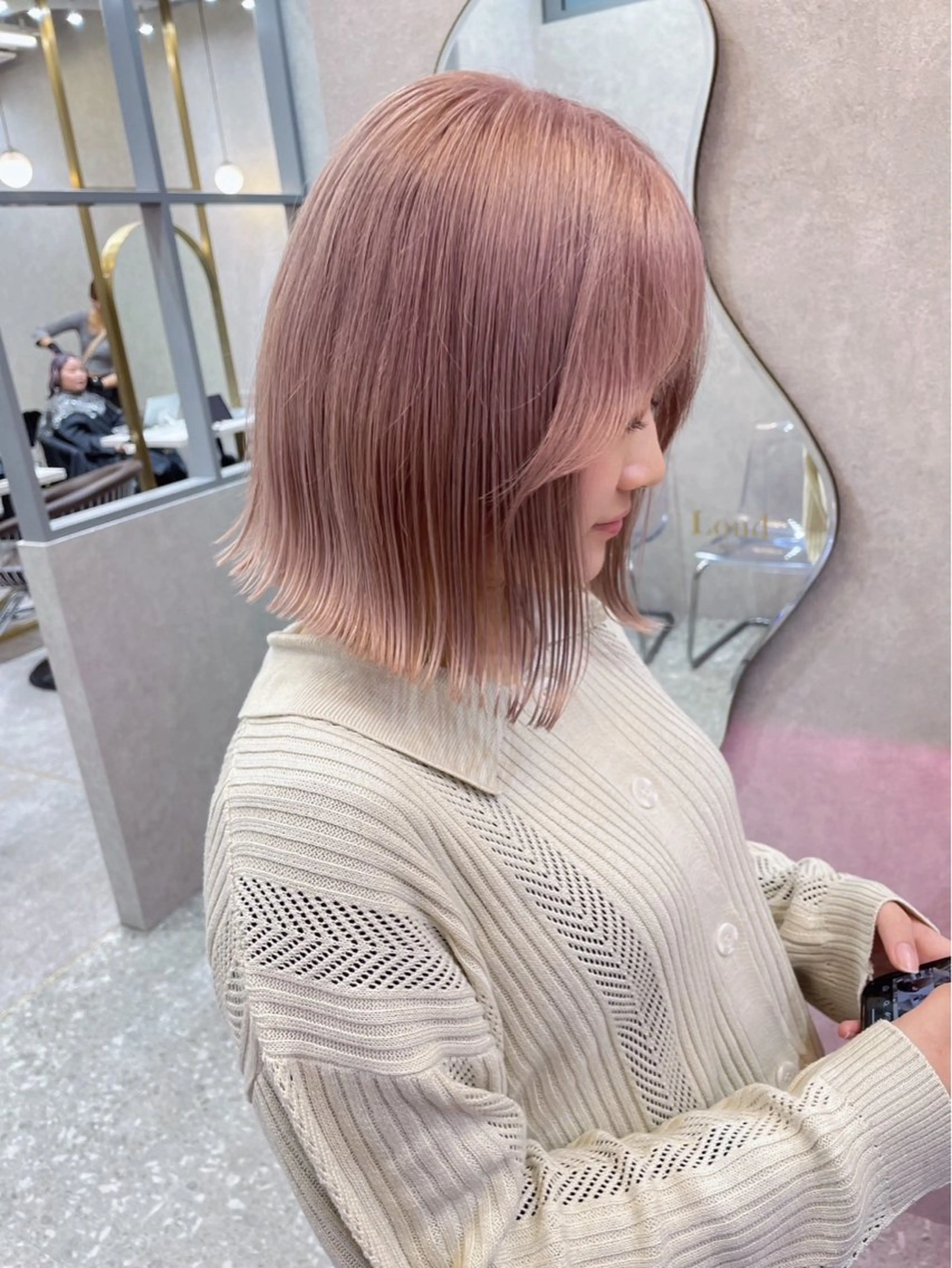 ミディアム karin ボブハイトーンのヘアスタイル