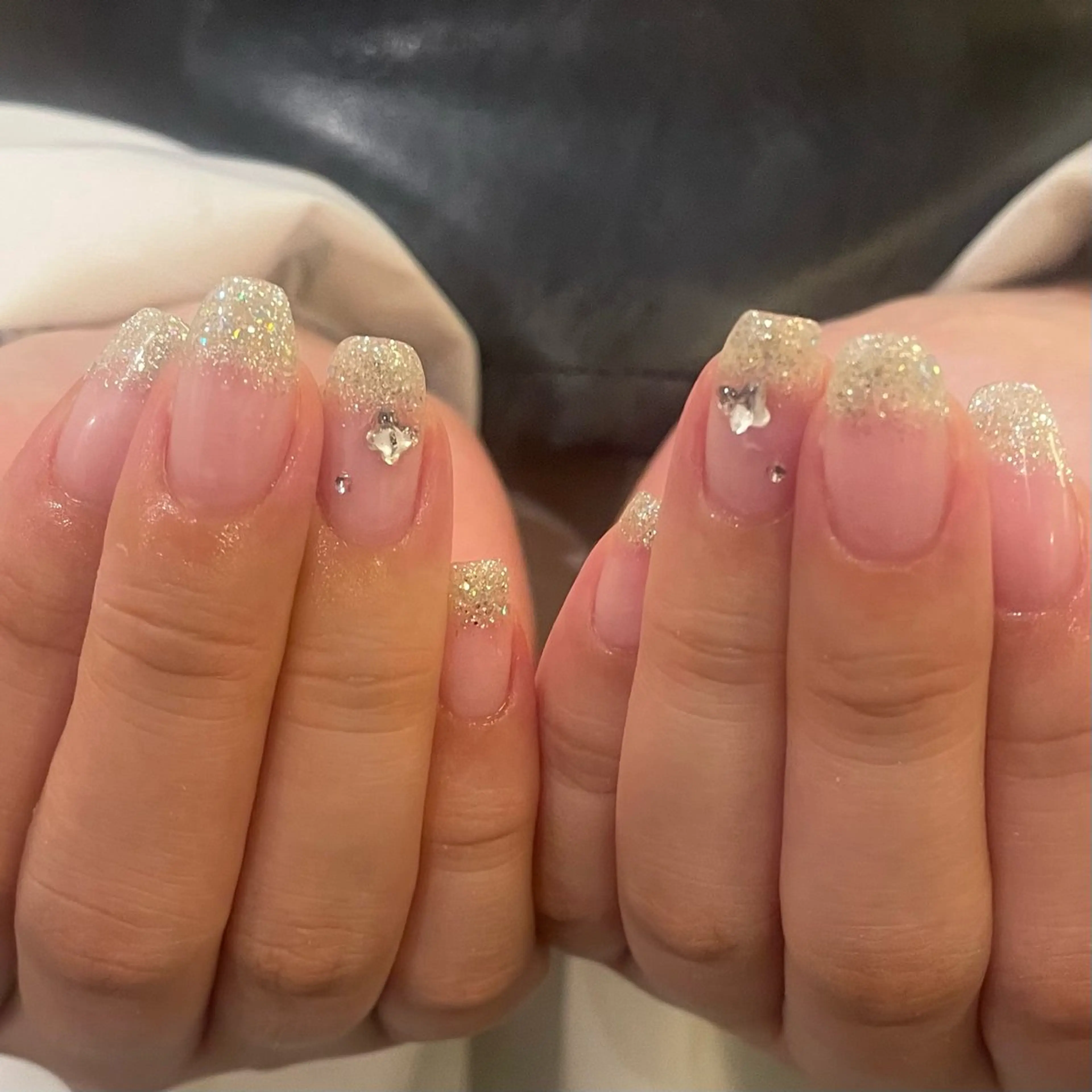 ネイル キラキラネイル ハンドネイル 𝑟𝑖𝑠𝑎 🕯‎🤍のネイルデザイン