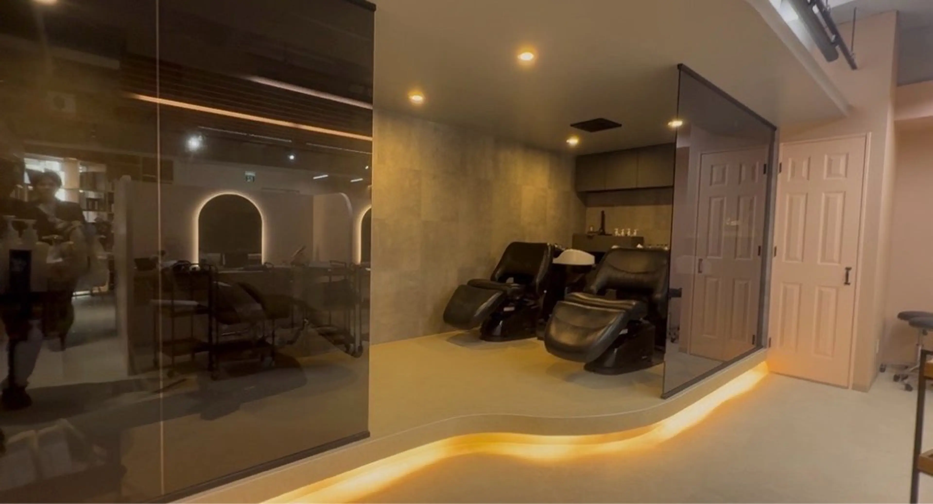 ROCCOeast AKARIのヘアスタイル