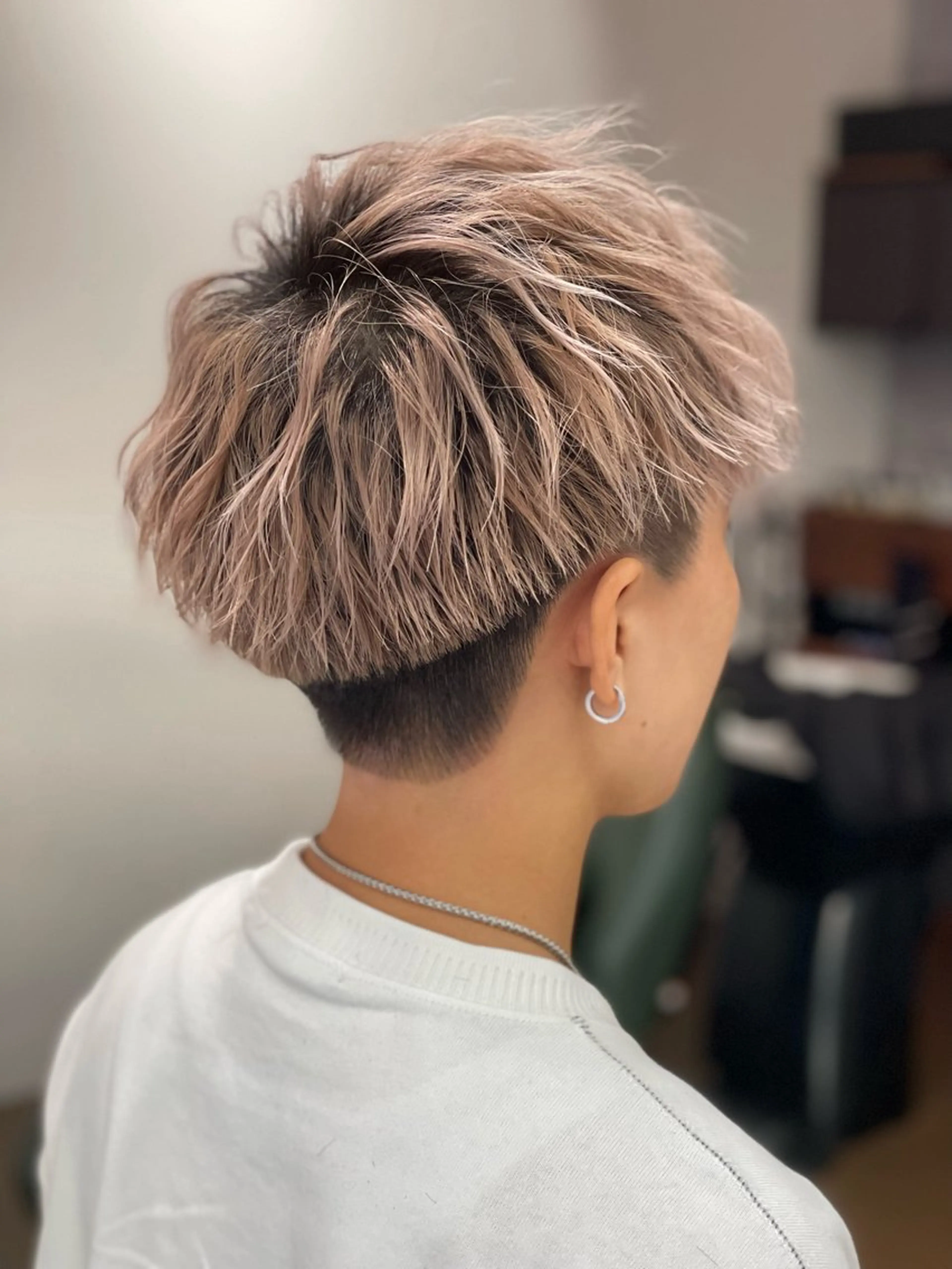 ショート カラー ベージュカラー ブリーチ ダブルカラー ハイトーンカラー ミルクティーベージュ Snaly カラー特化ページのヘアスタイル