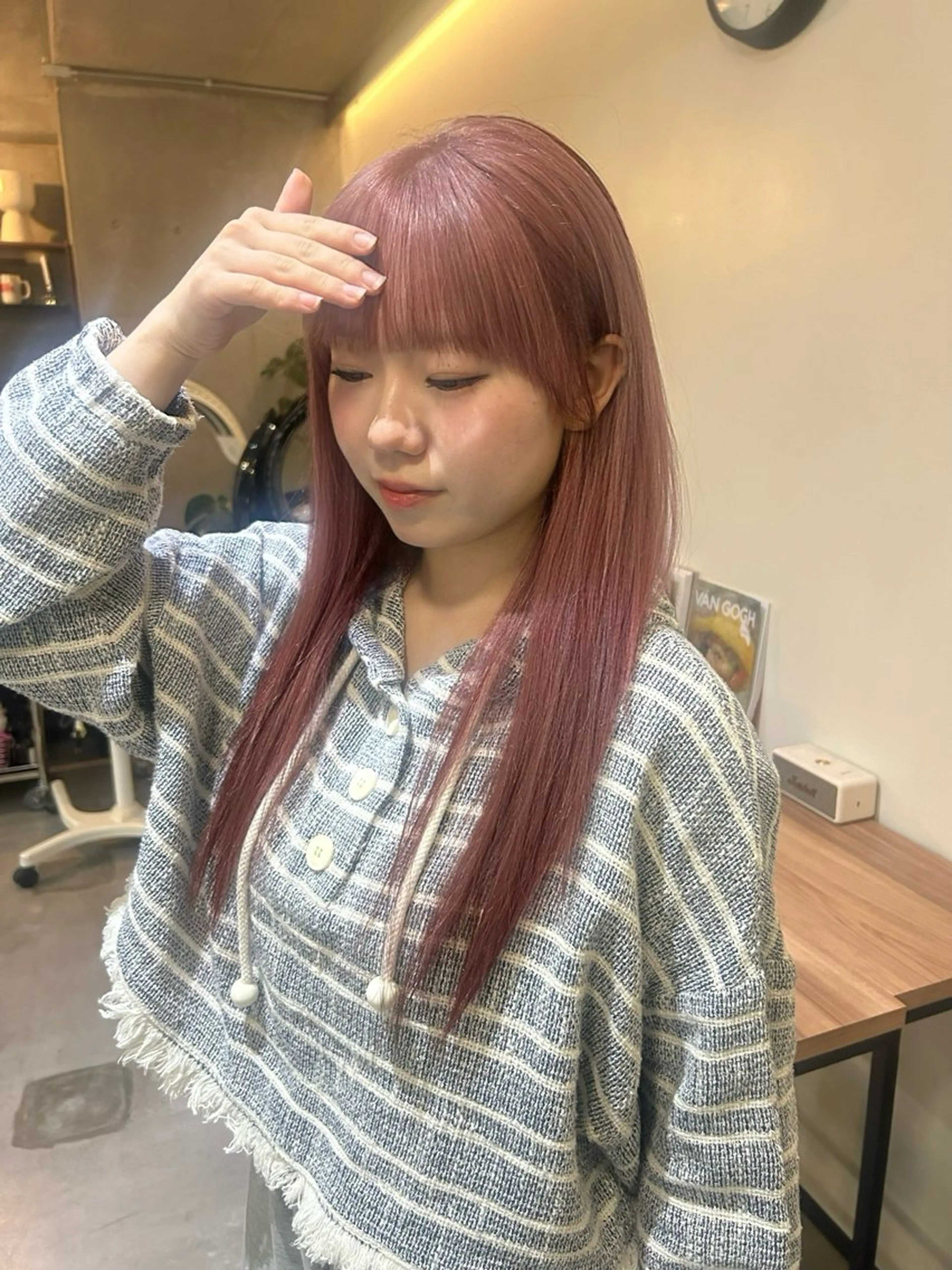 ロング カラー ベージュカラー ブリーチ ピンクカラー ピンクベージュ 韓国ボブ/レイヤー ボブ/ EMIRIのヘアスタイル