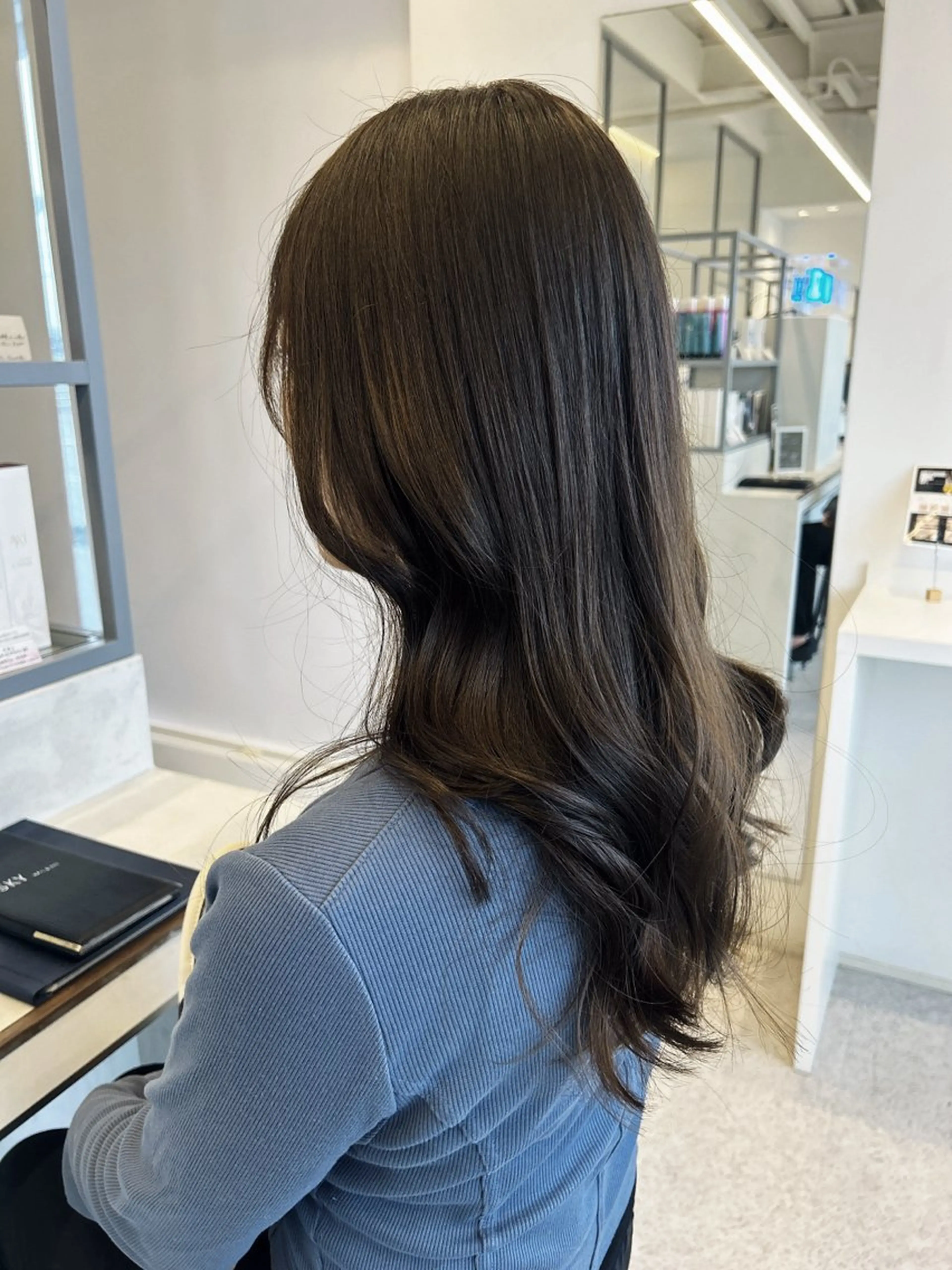 セミロング カット ヘアカラー THE SKY所属・中 海斗のヘアスタイル