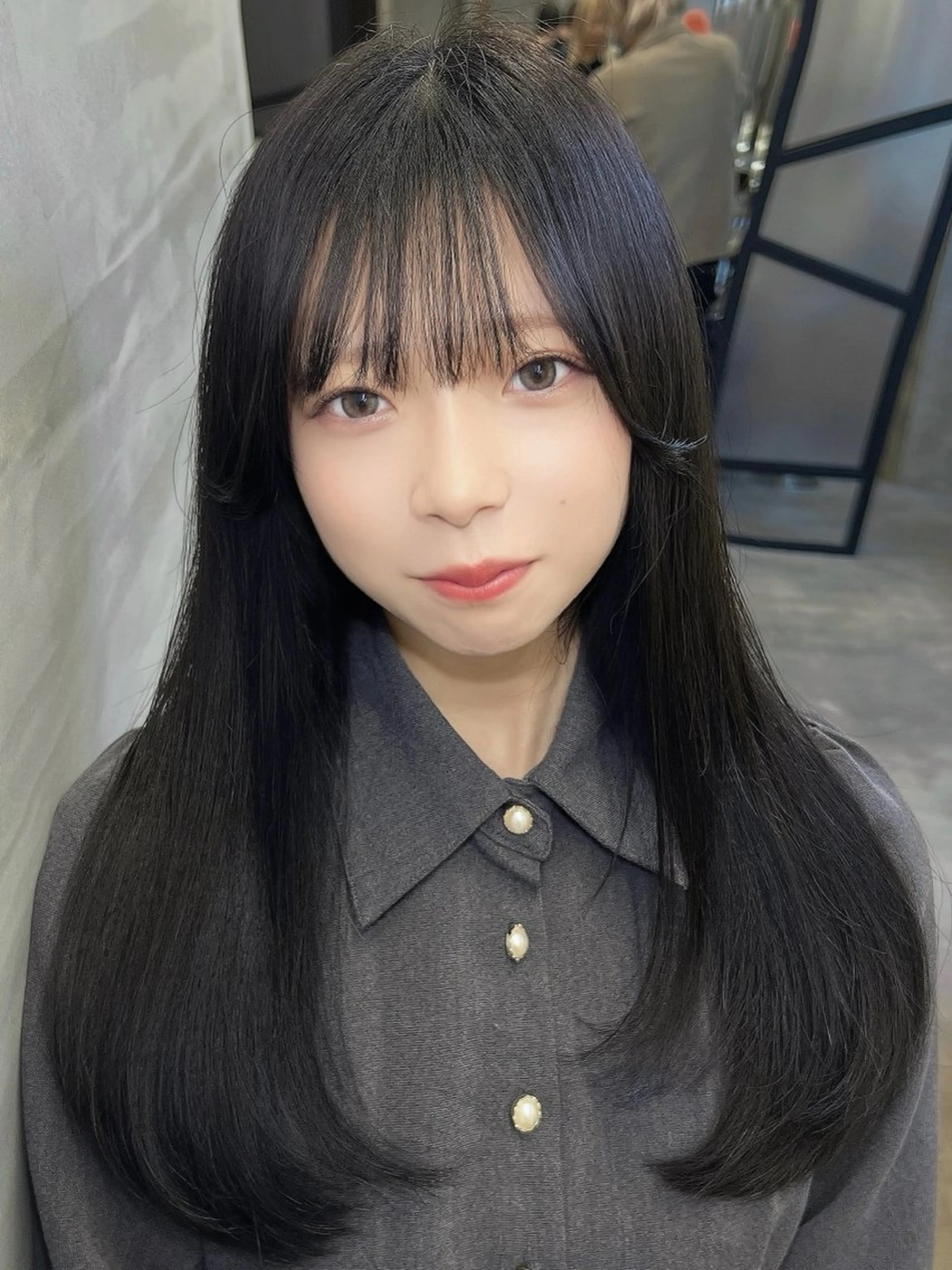 ロング カラー 黒髪 透明感カラー グレーブラック ロング カット ヘアカラー トリートメント 前髪/顔まわりカット 艶髪/髪質改善/縮毛のヘアスタイル