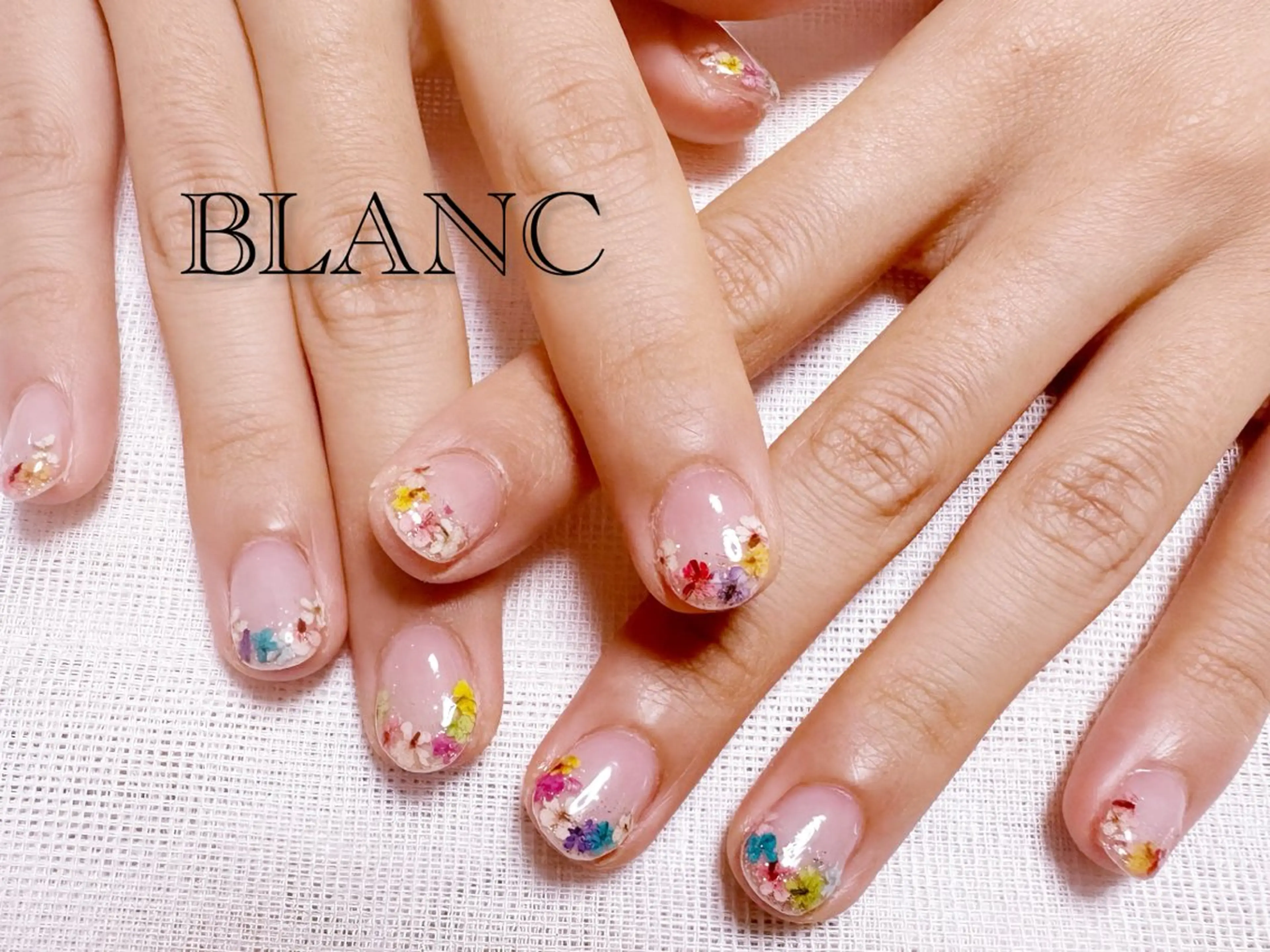 ネイル アートネイル 長さ出し ジェルネイル グラデーション 持ち込み BLANC (ブラン)のネイルデザイン