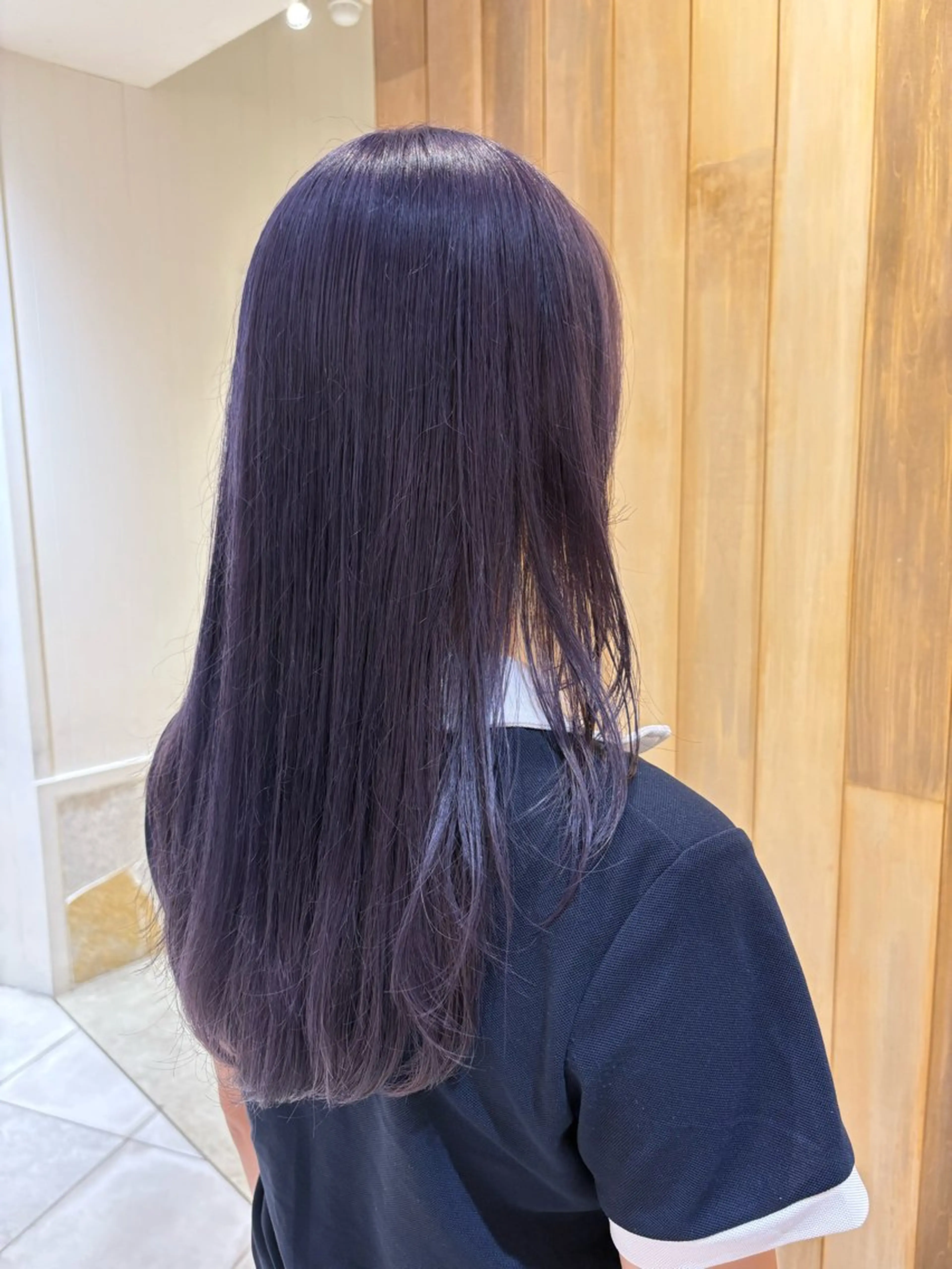 セミロング 峯崎響乃 ツヤ髪透明感カラーのヘアスタイル