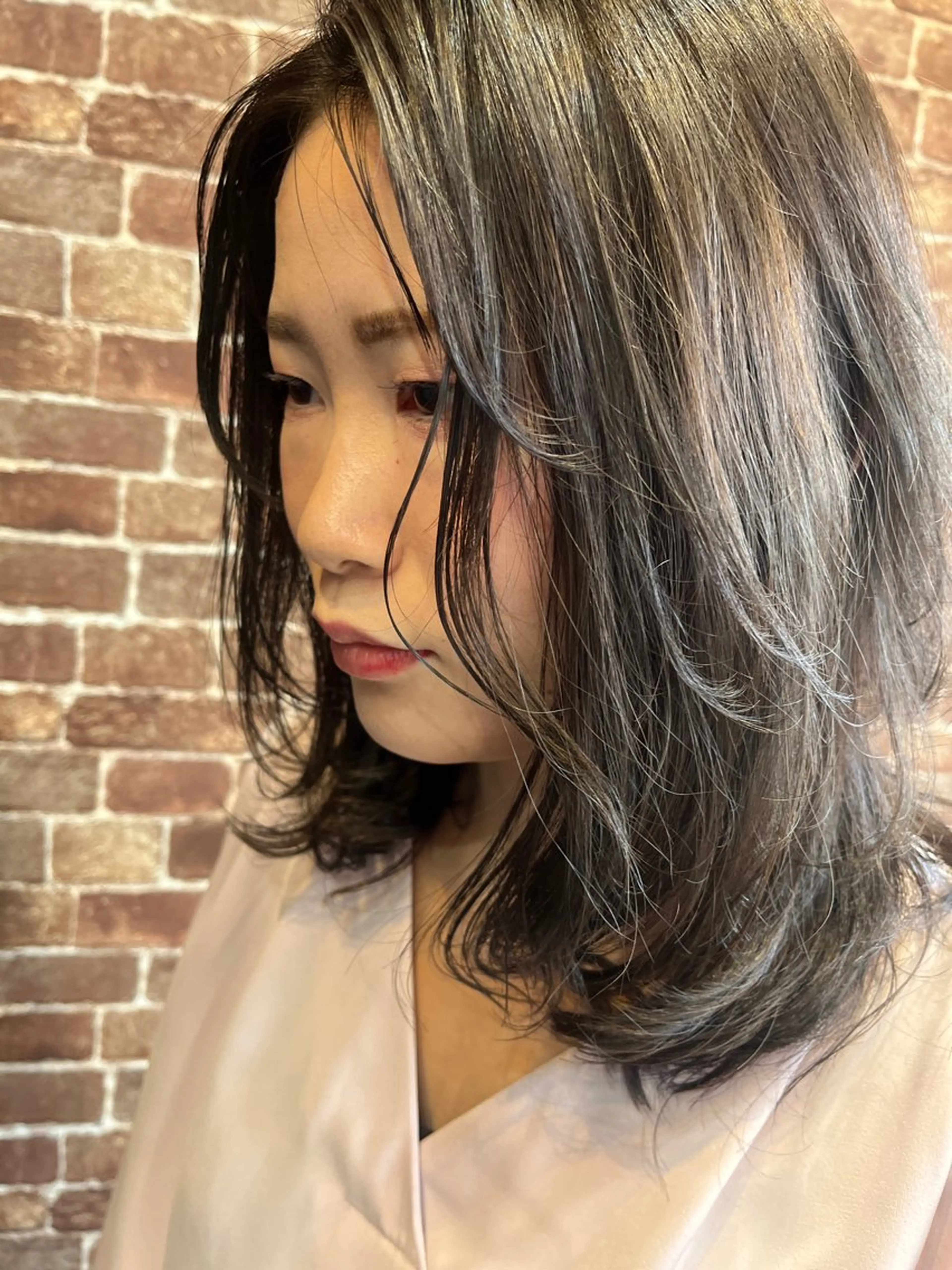ミディアム カラー 久木原 ゆりのヘアスタイル