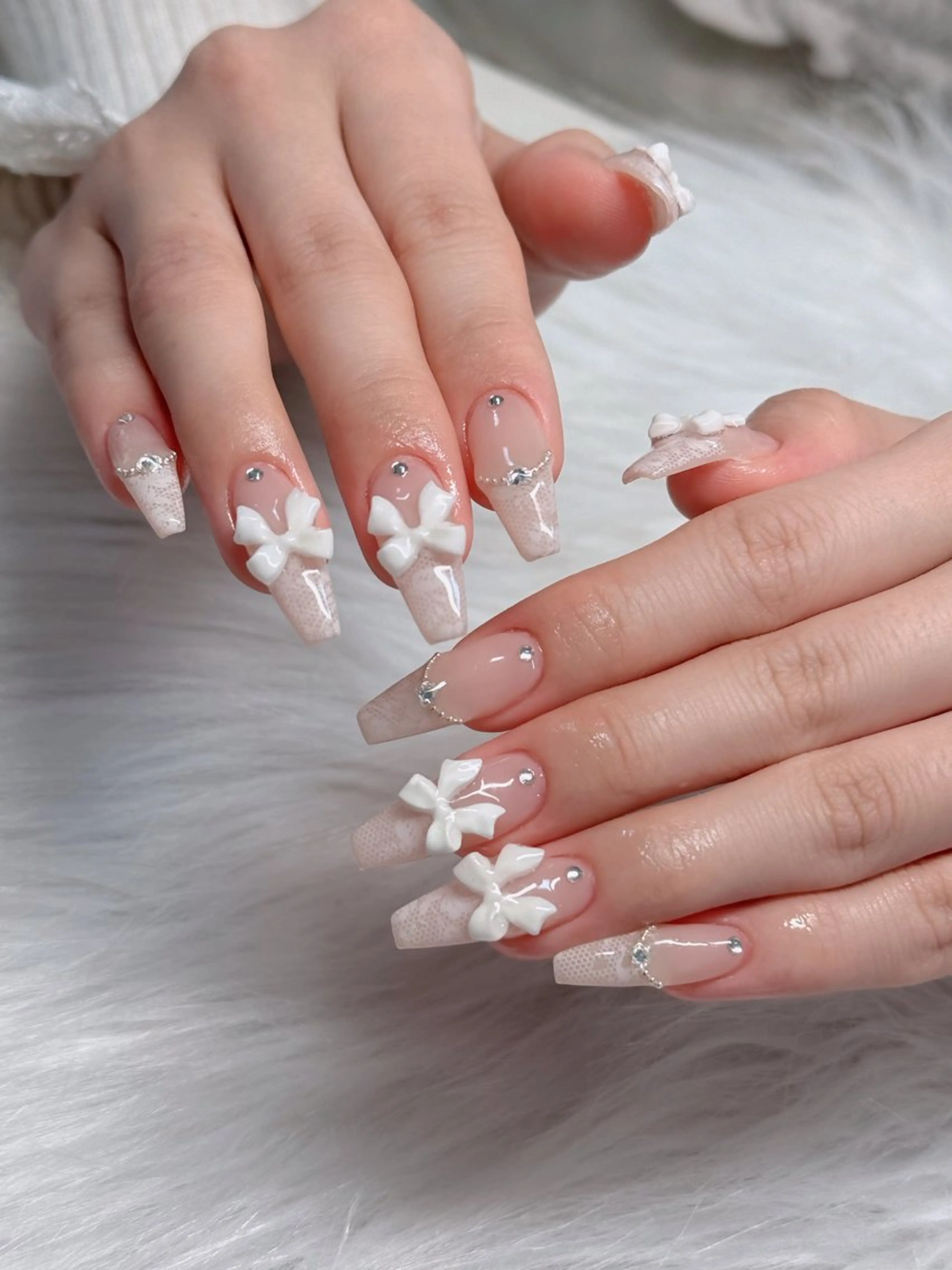 ネイル オーロラネイル フレンチネイル ジェルネイル ハロウィン キラキラネイル ハンドネイル H.baby Nail Salonのネイルデザイン