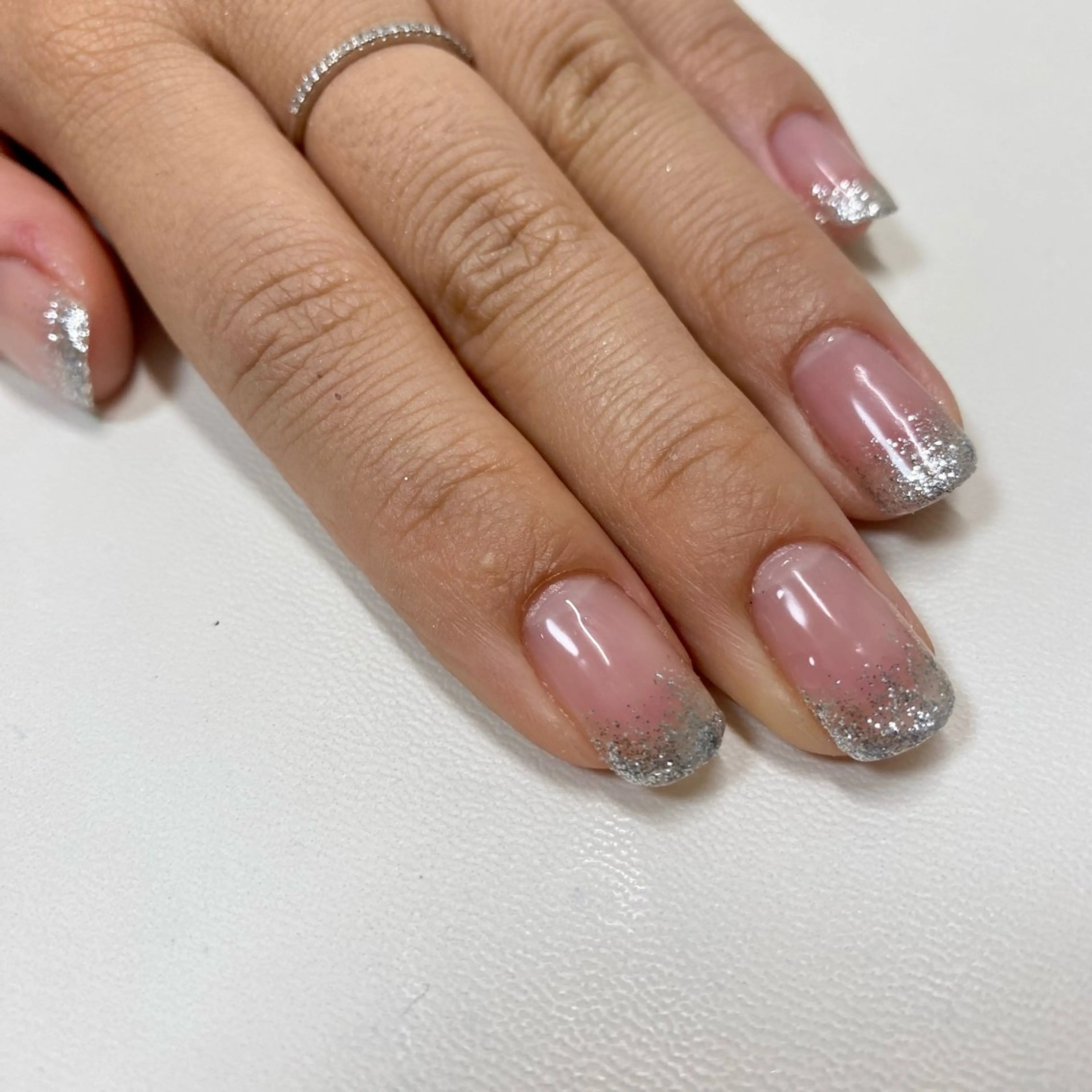 ネイル グラデーション ラメ(グリッター) ラメグラデーション muguet🎀 chikaのネイルデザイン