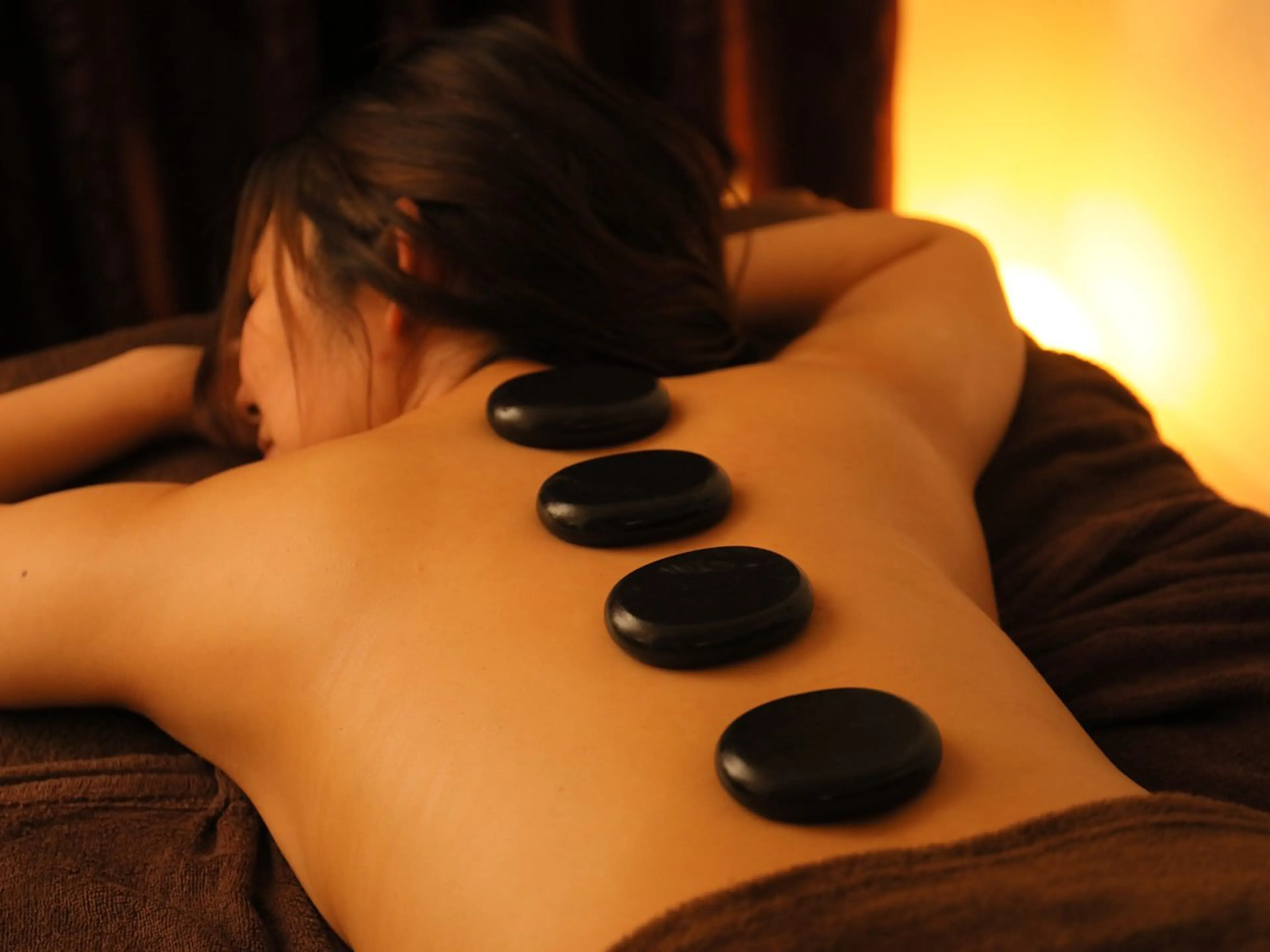 ローズオイルトリートメント＋ホットストーン70分の写真