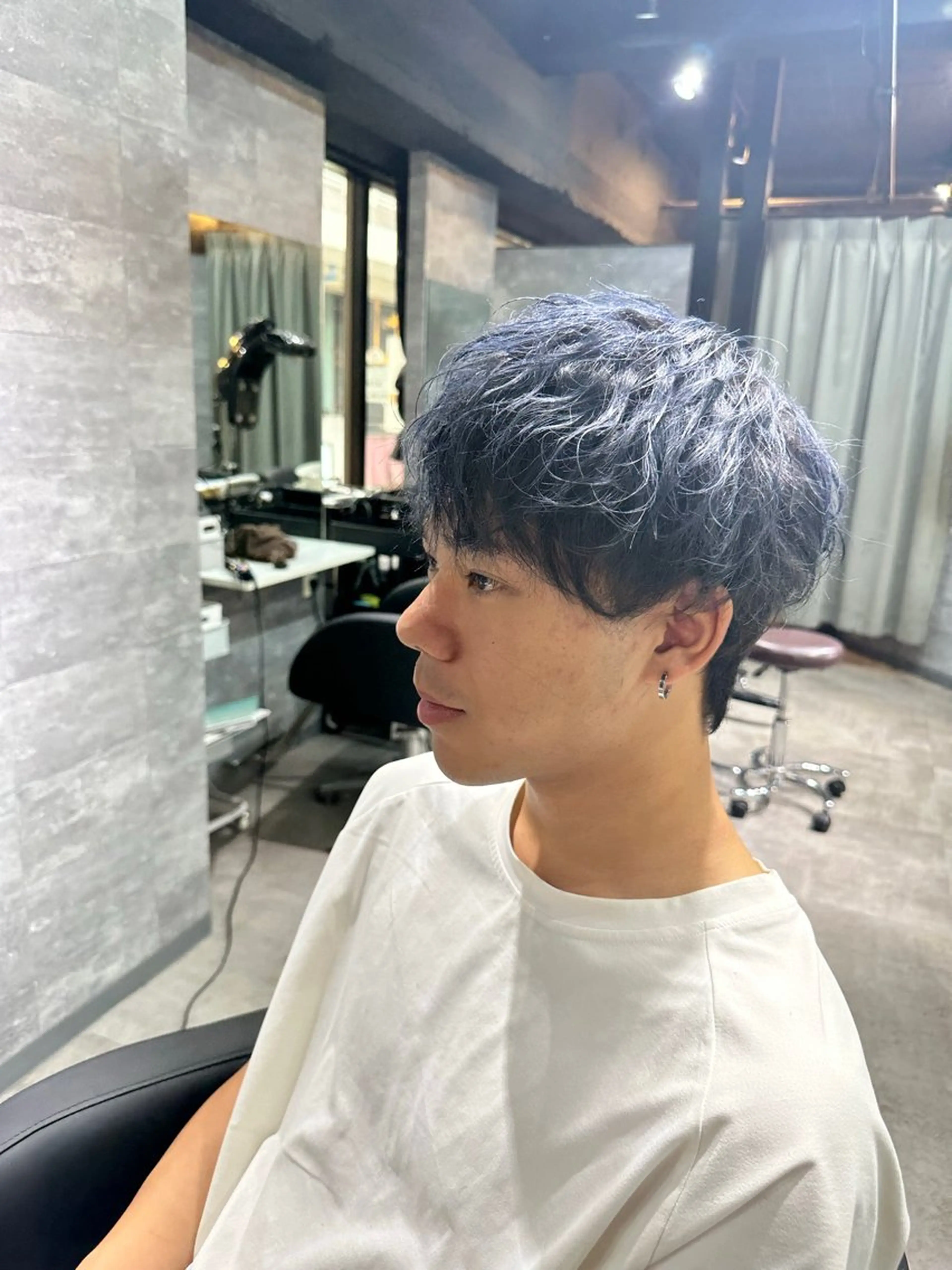 ミディアム ミディアムパーマ くせ毛 外国人風カラー ハイライト レイヤーカット 師藤 達也のヘアスタイル