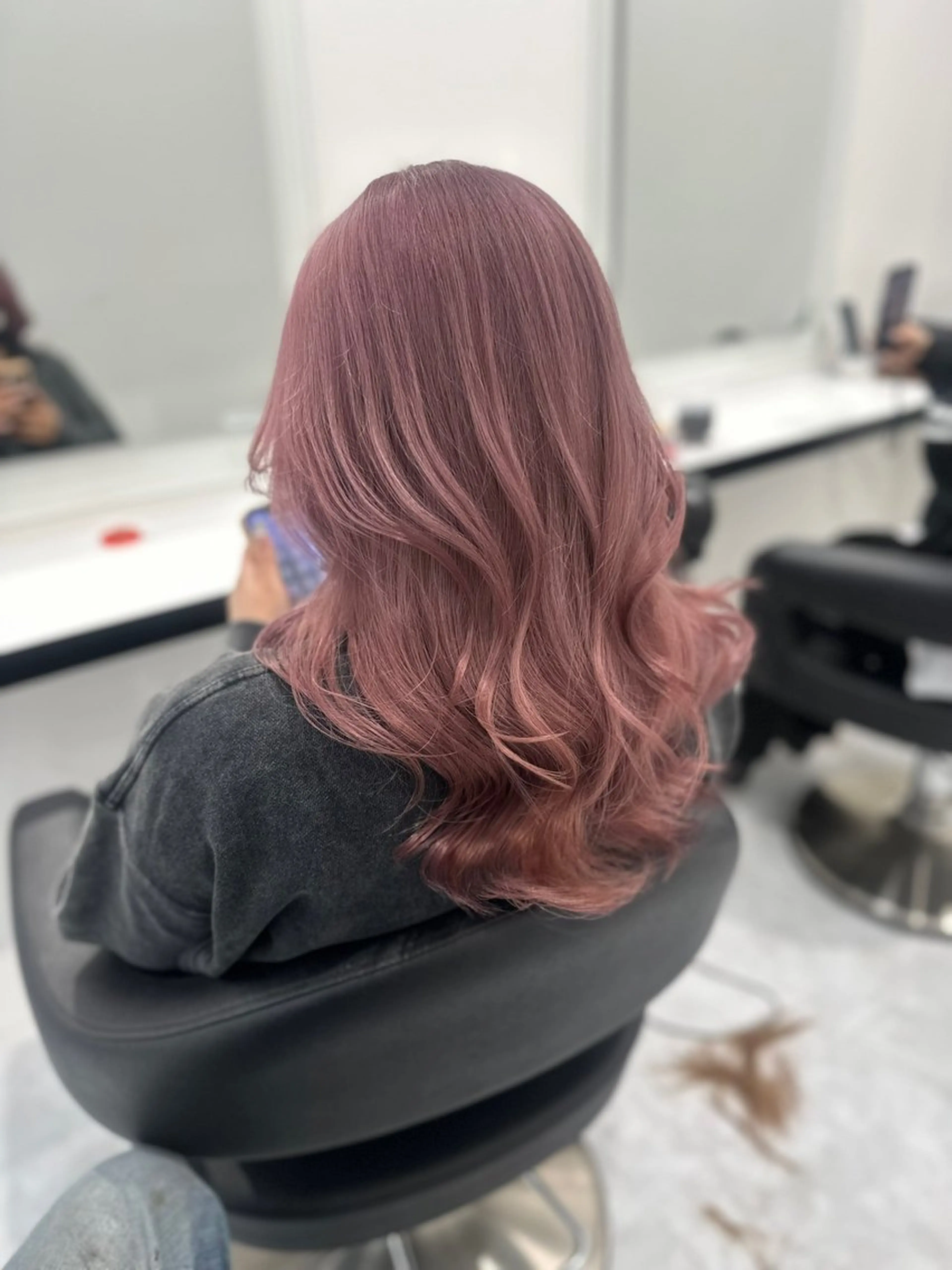 ミディアム カラー ヘアカラー ヘッドスパ 🫧ハイトーン🫧 ベージュ🫧徹哉のヘアスタイル