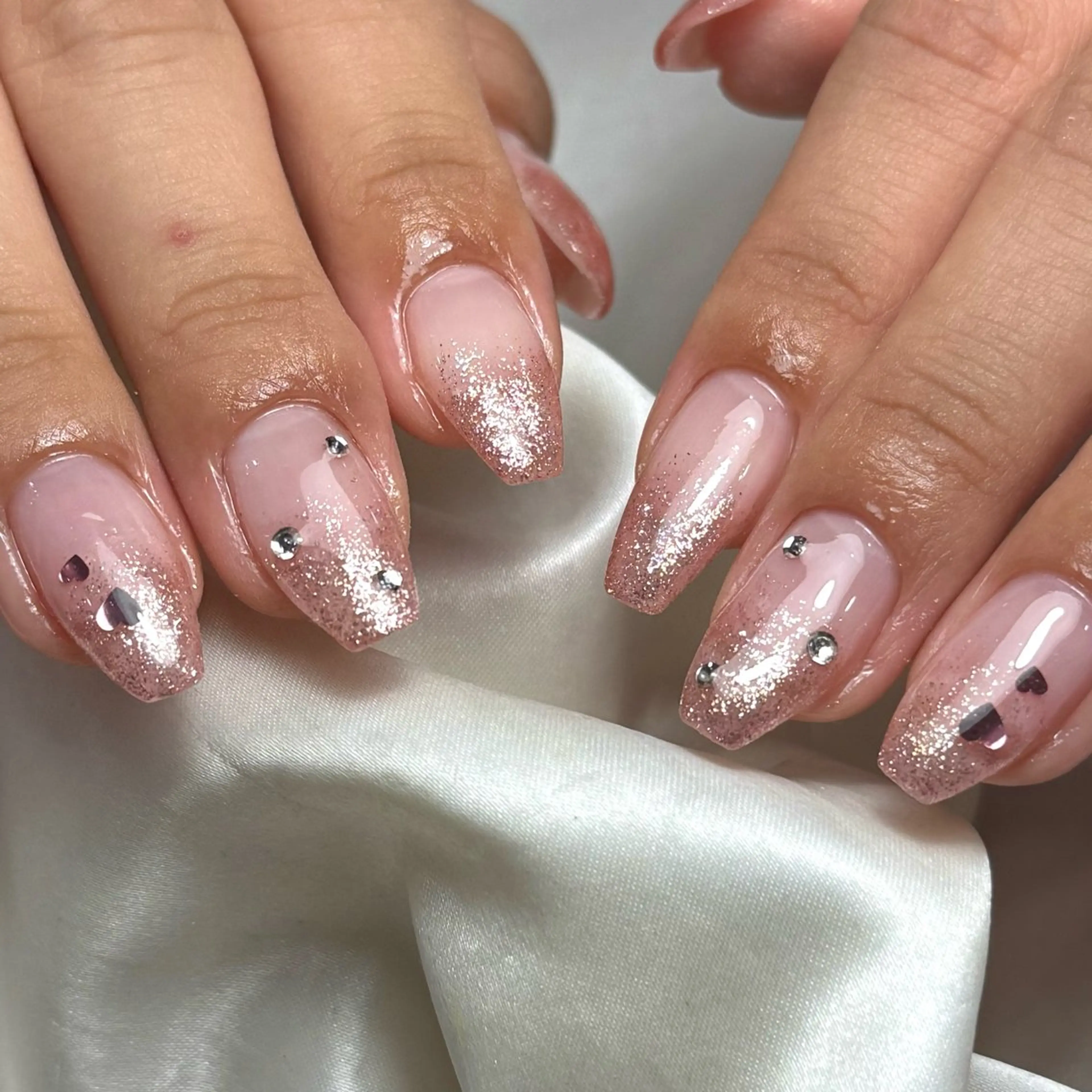 ネイル キラキラネイル ラメ(グリッター) ラメグラデーション ピンク Ray nail natsu🎀のネイルデザイン
