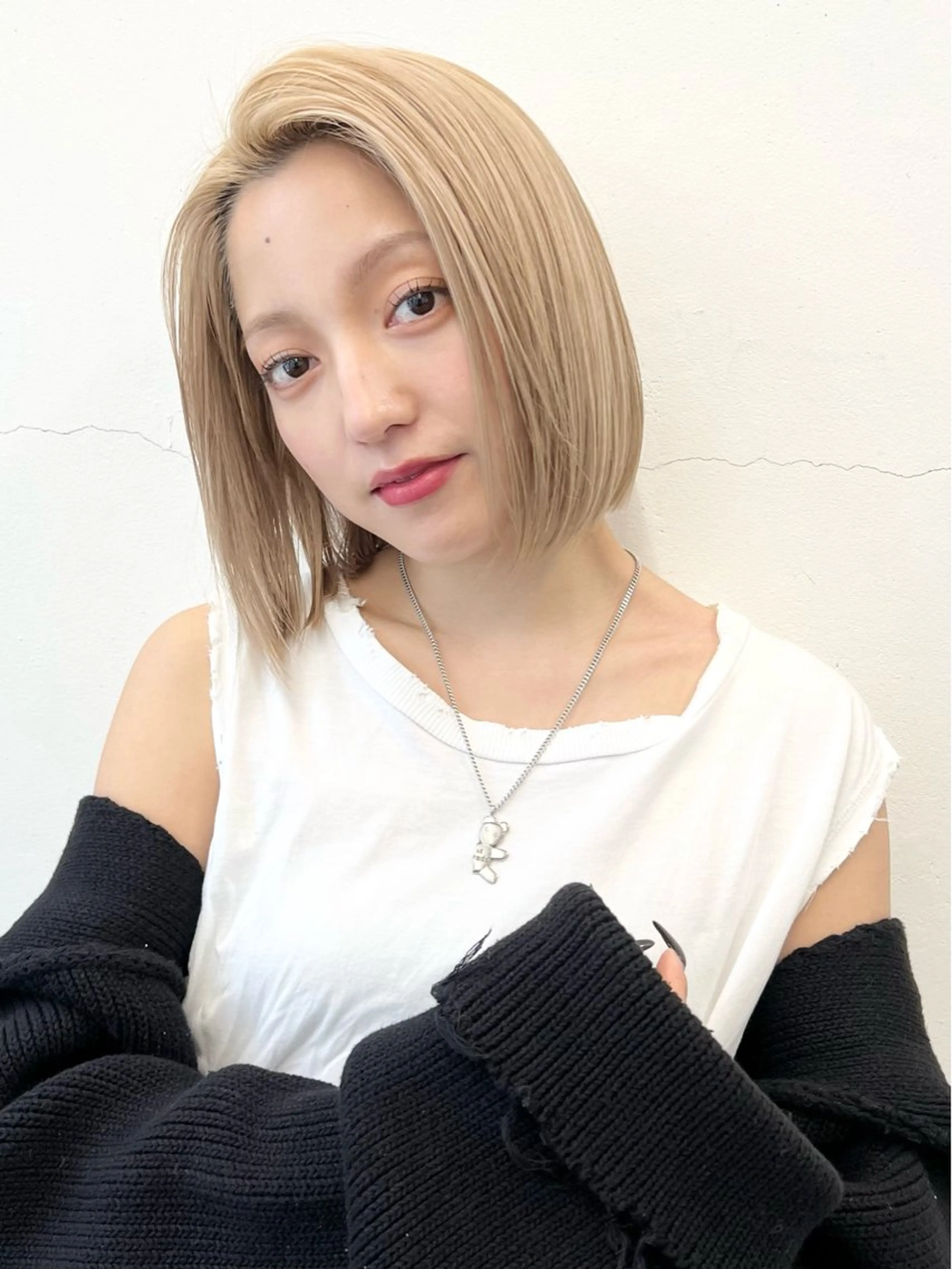 ショート カラー 切りっぱなしボブ アッシュ ベージュカラー ブリーチ ブロンド カット ヘアカラー トリートメント HARU//原宿🤍 リピート率NO.1のヘアスタイル