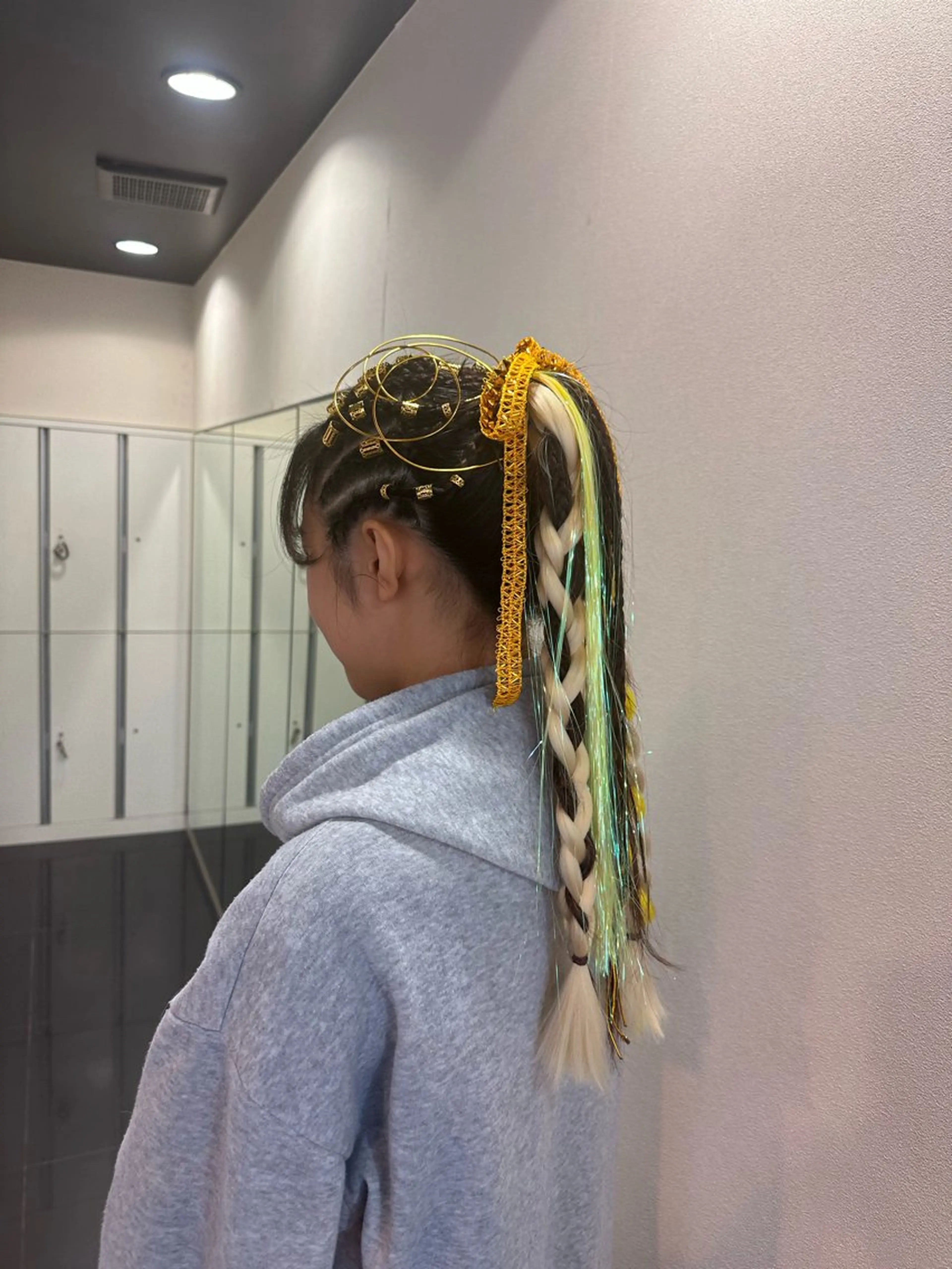 ロング ヘアアレンジ ブリーチカラー/ベー ジュ/Hono🦖のヘアスタイル