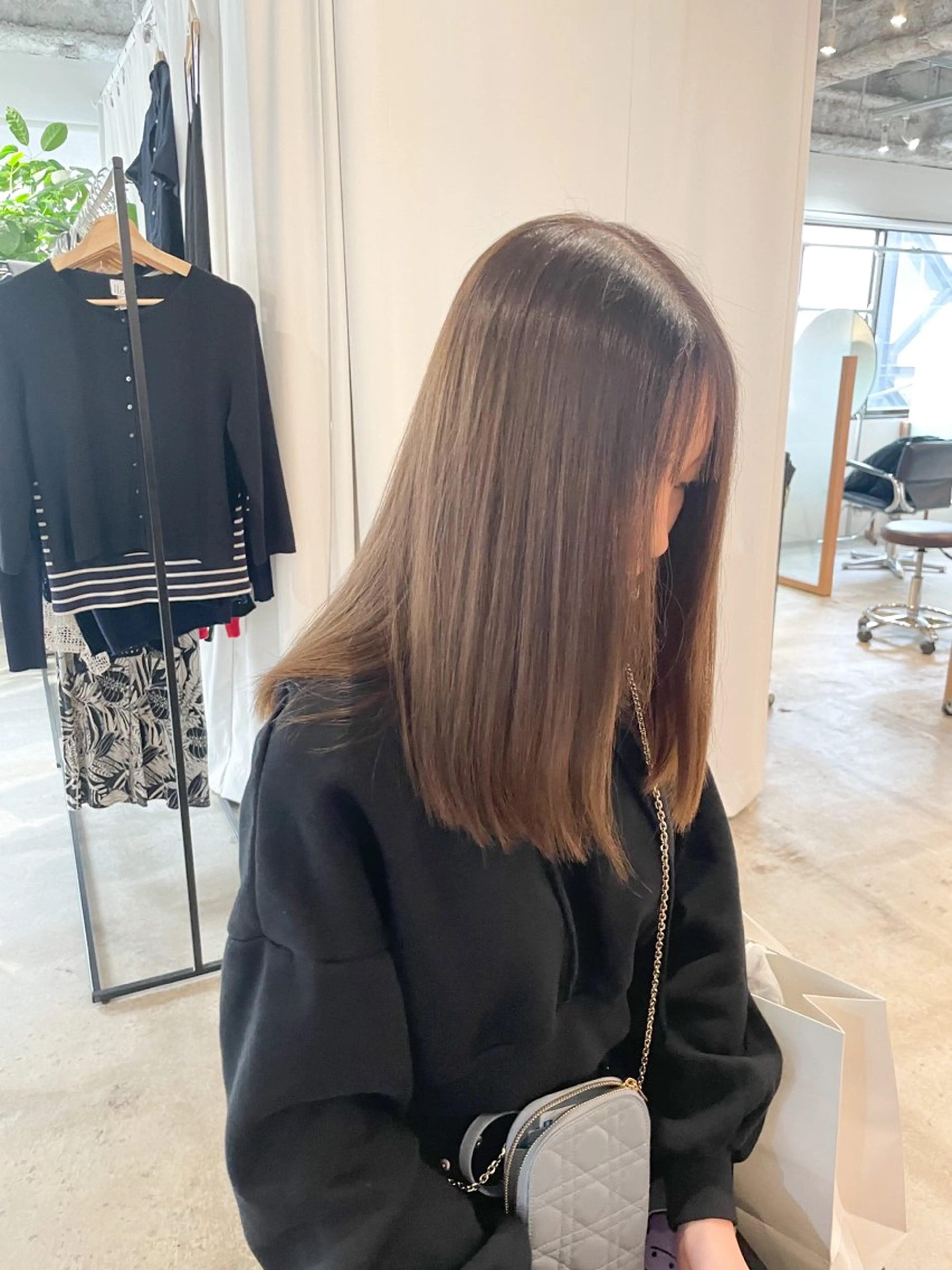 ミディアム カラー アッシュ ベージュカラー ブリーチ 透明感カラー ブリーチなしカラー カット ヘアカラー トリートメント Takuma Suzuki中目黒のヘアスタイル