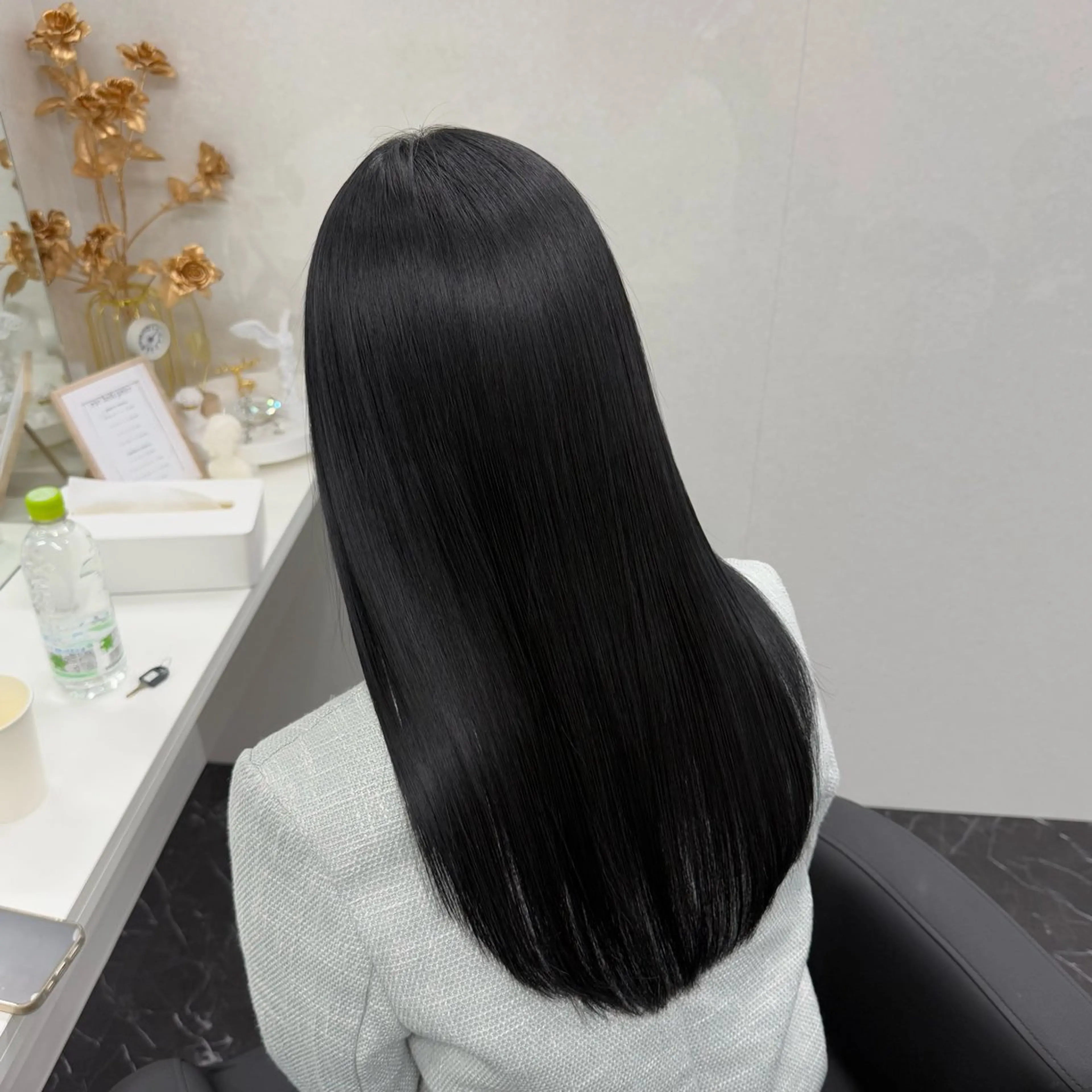 セミロング カラー 黒髪 ブリーチ ブルーカラー ブルーブラック ダークグレー ヘアカラー トリートメント ケアブリーチ/ 髪質改善/上質艶髪のヘアスタイル