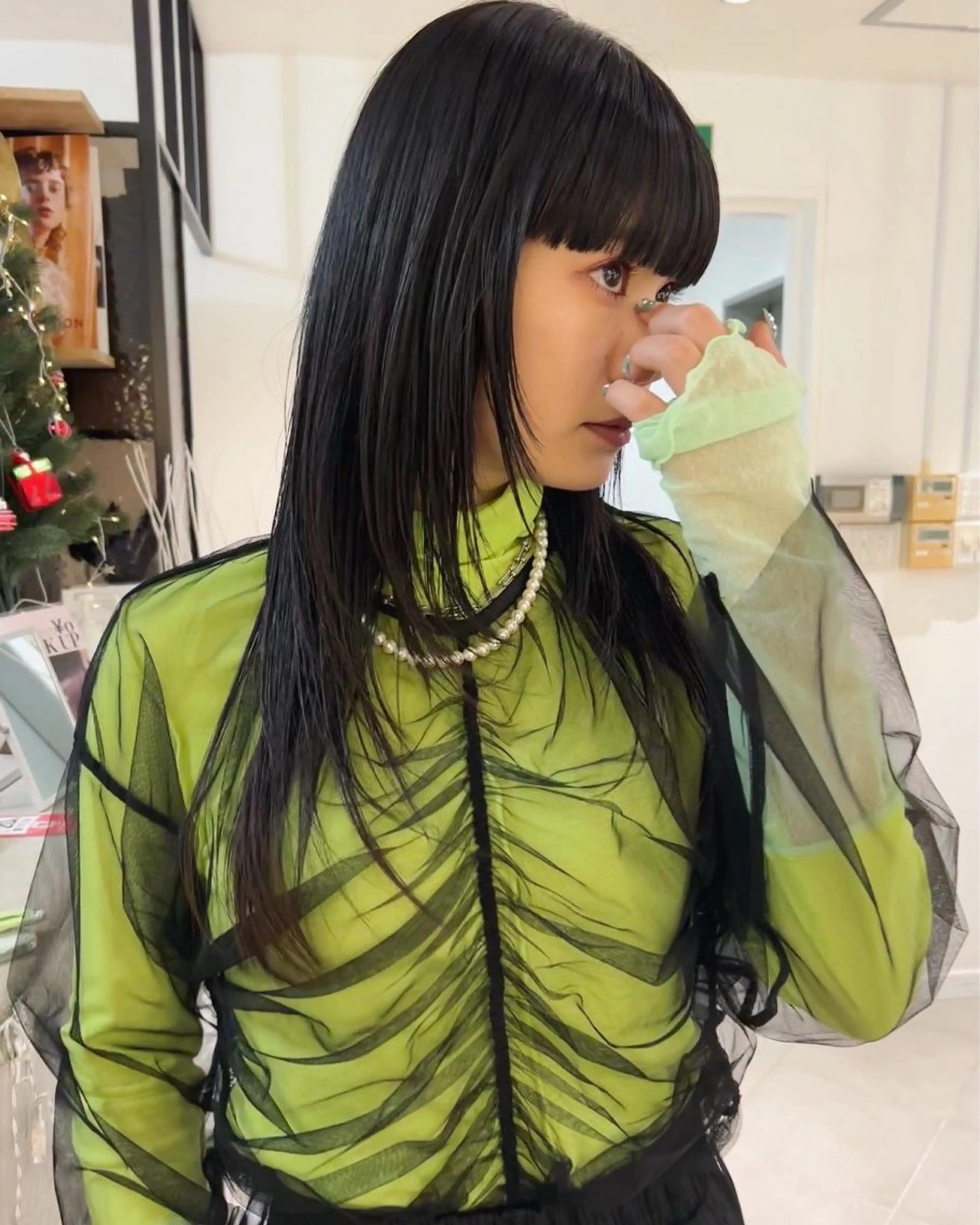 ロング カラー レイヤーカット ウルフカット ウルフレイヤー カット ヘアカラー トリートメント Loom.所属・村上雅人 ナチュラルモードのヘアスタイル