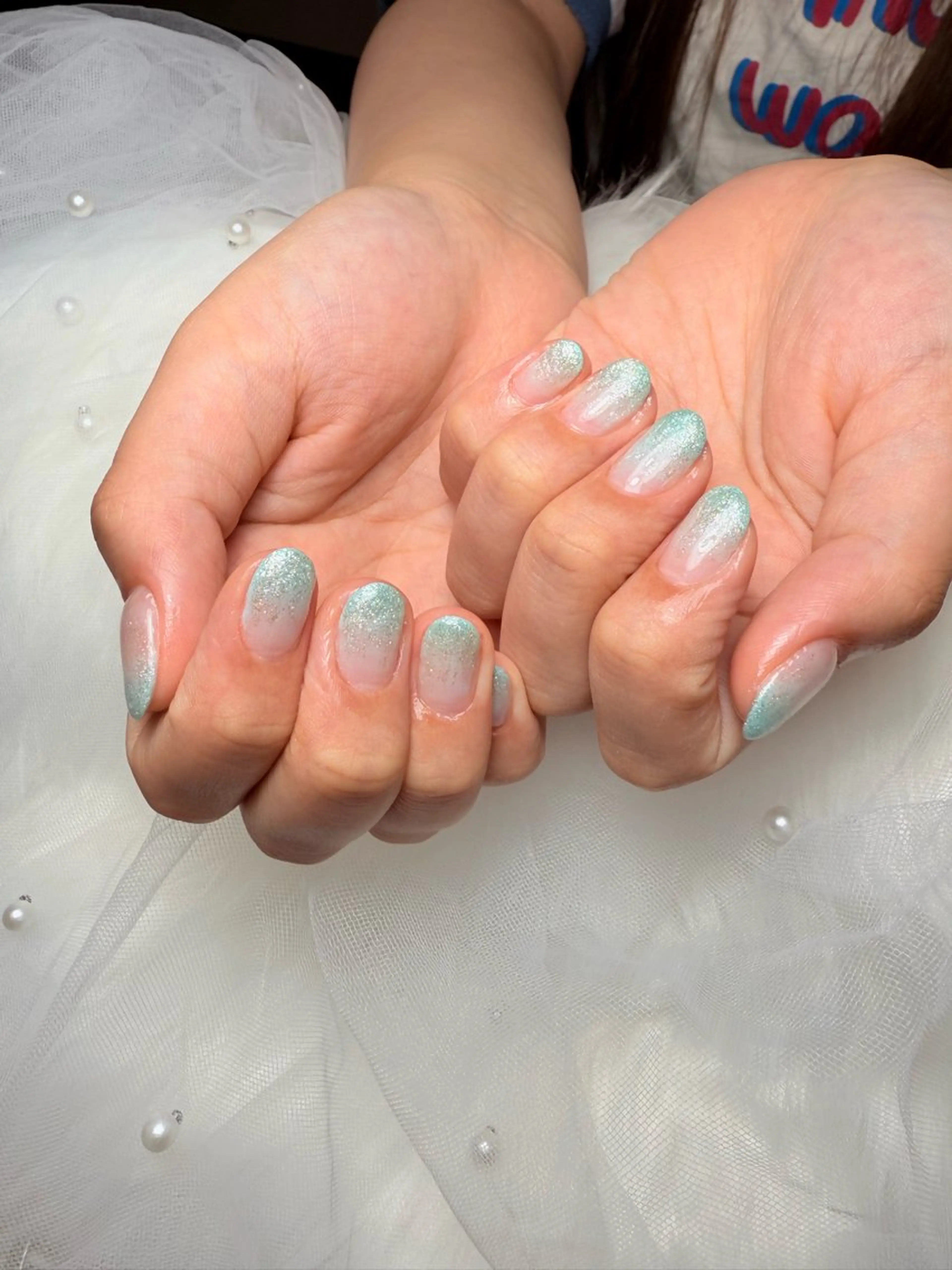 ネイル ブルー グラデーション ラメ(グリッター) 持ち込み オフィスネイル ハンドネイル 🌹Belle Nail🌹のネイルデザイン