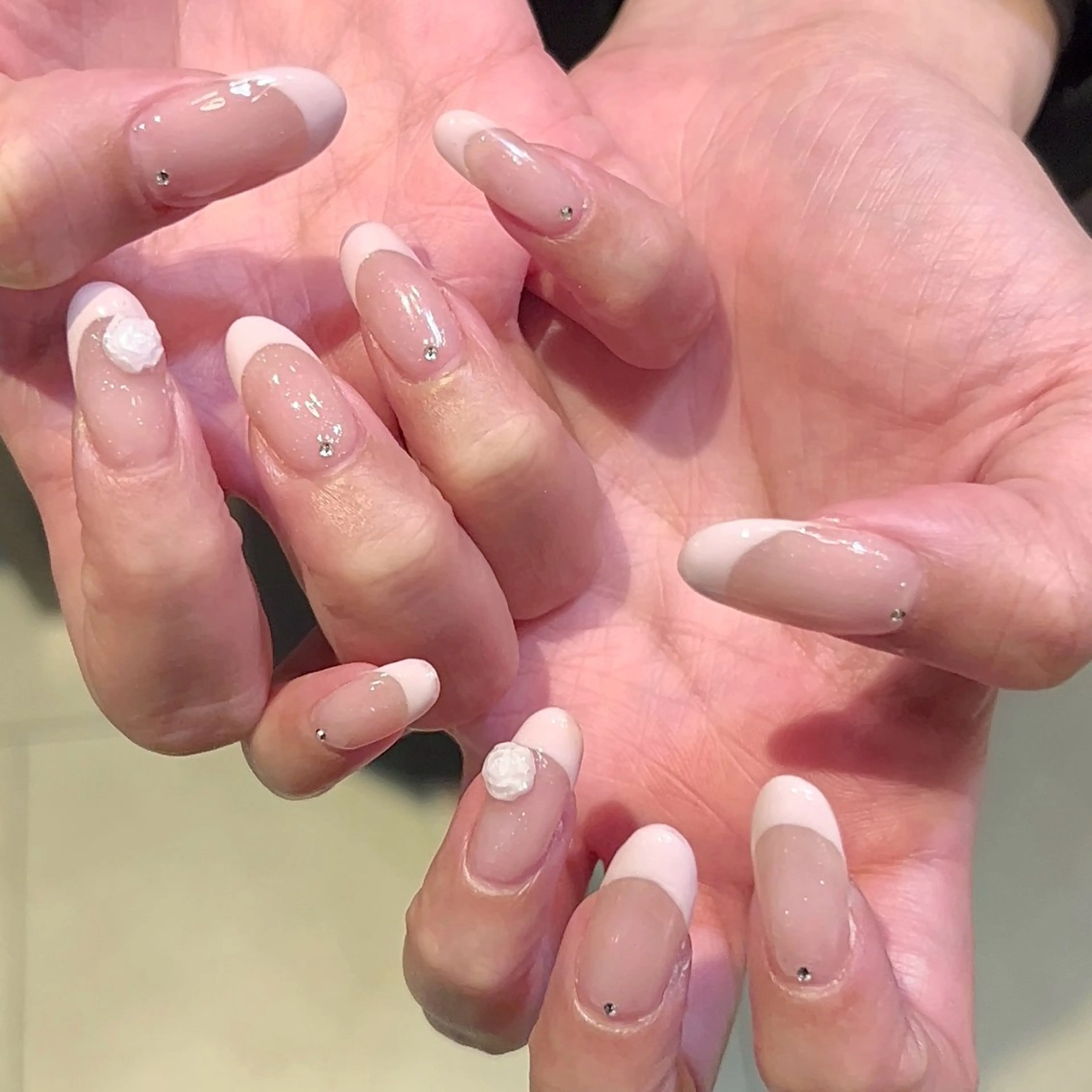 ネイル アートネイル ホワイト misaki🎀 coffret.のネイルデザイン