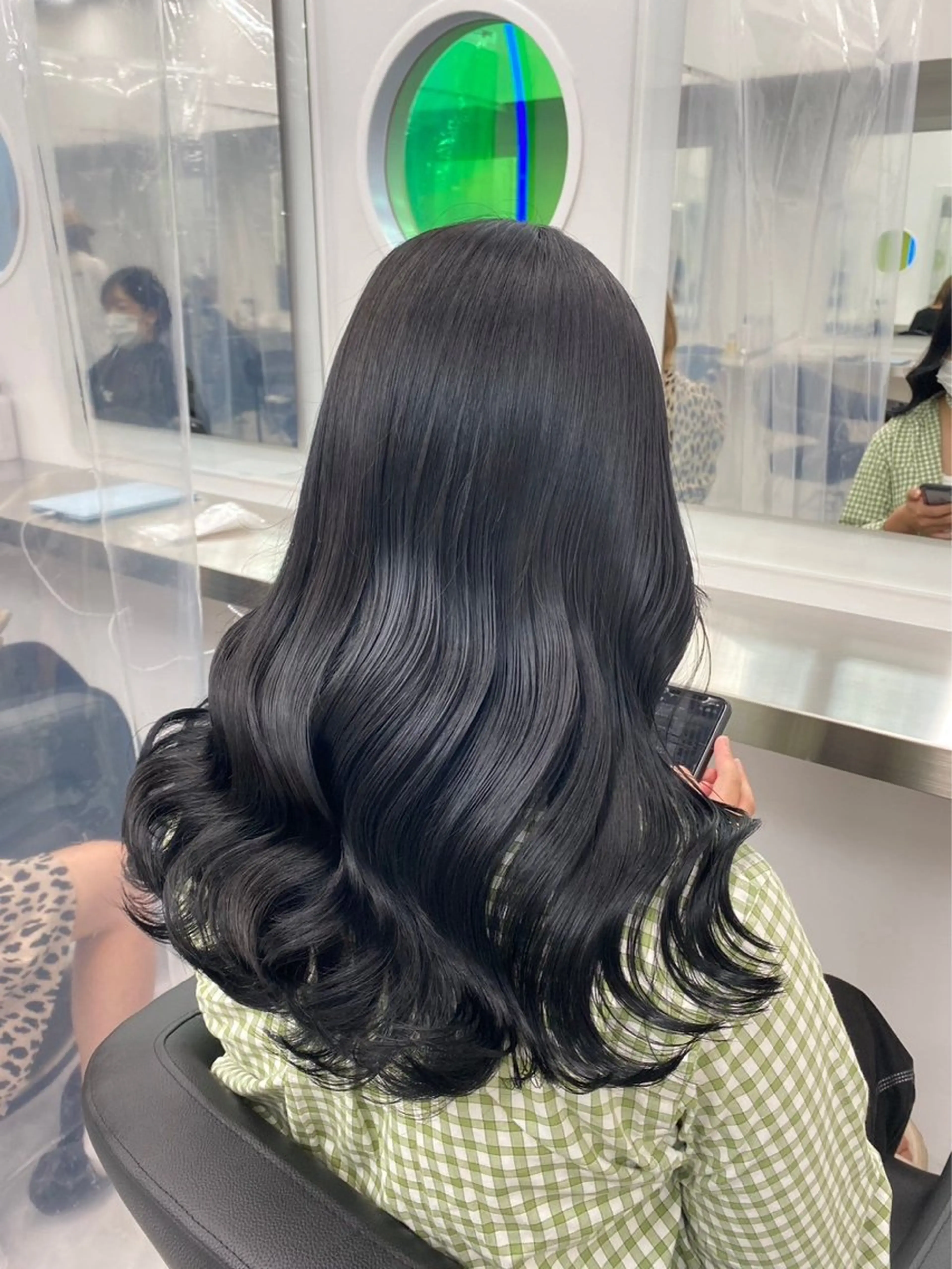 セミロング レイヤーカット 透明感カラーカッチのヘアスタイル