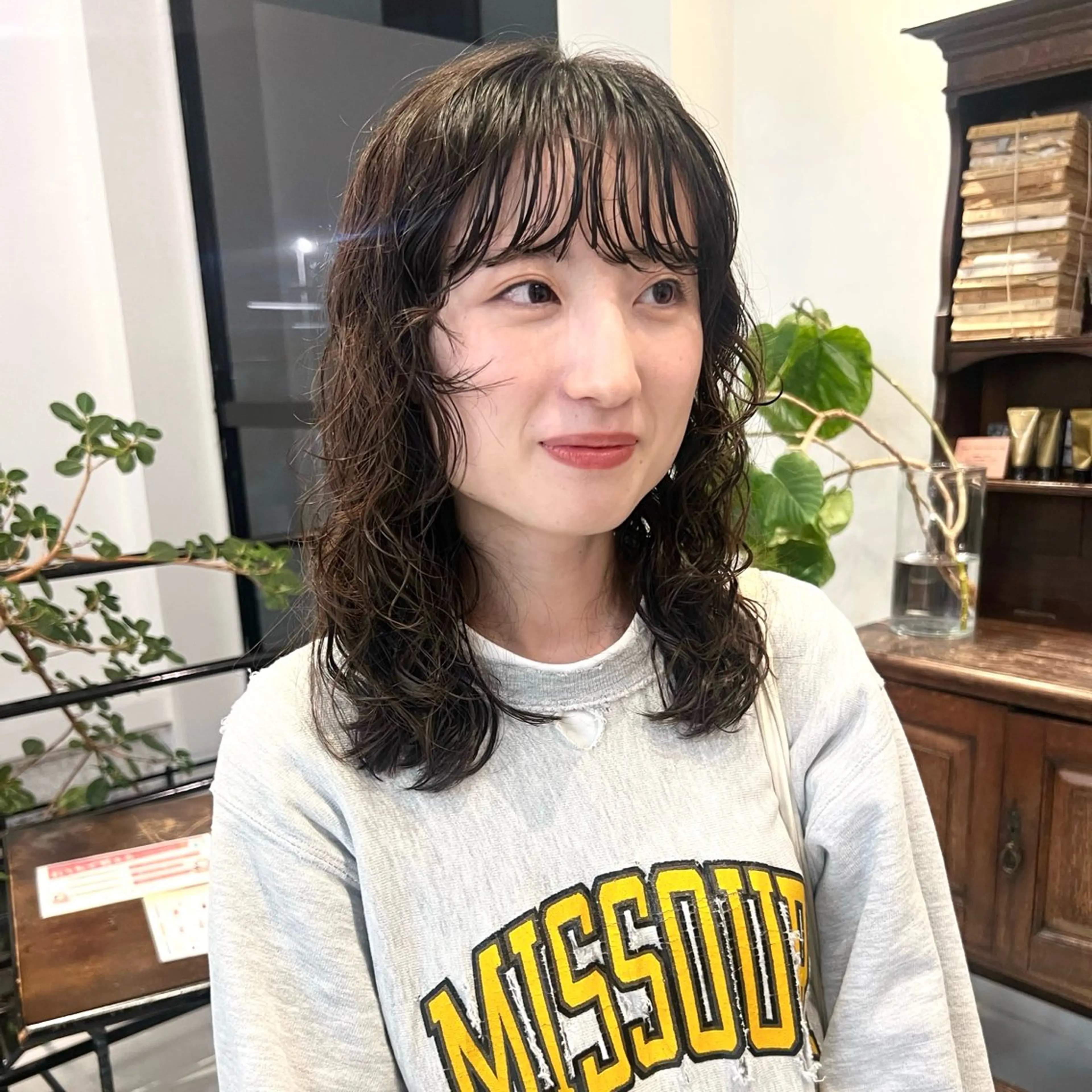 ミディアム パーマ カット パーマ トリートメント 金城 愛海のヘアスタイル