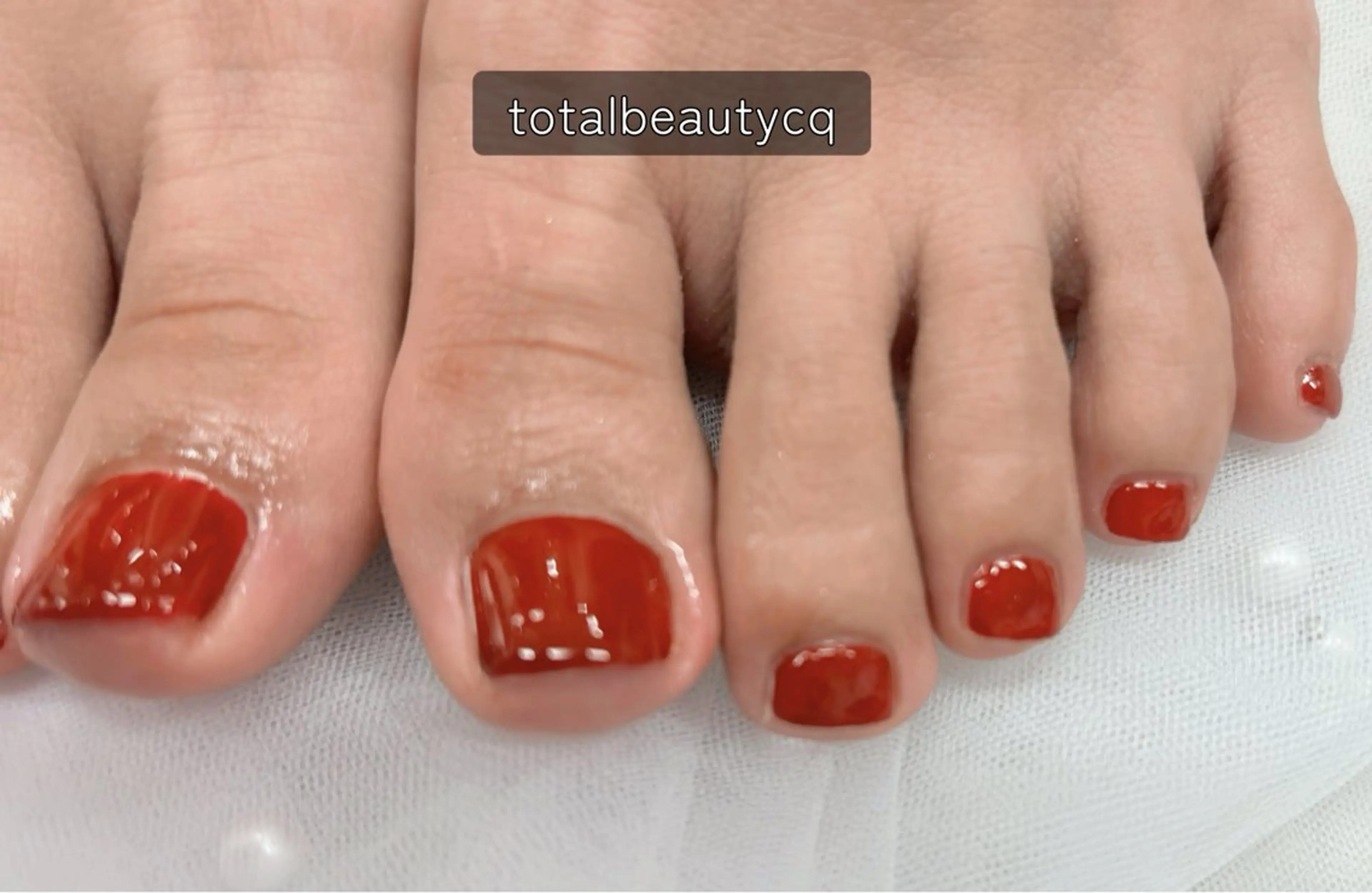 フットネイルワンカラーラメは4980円 LINEホットペッパーからのご予約は3500円になりますの写真