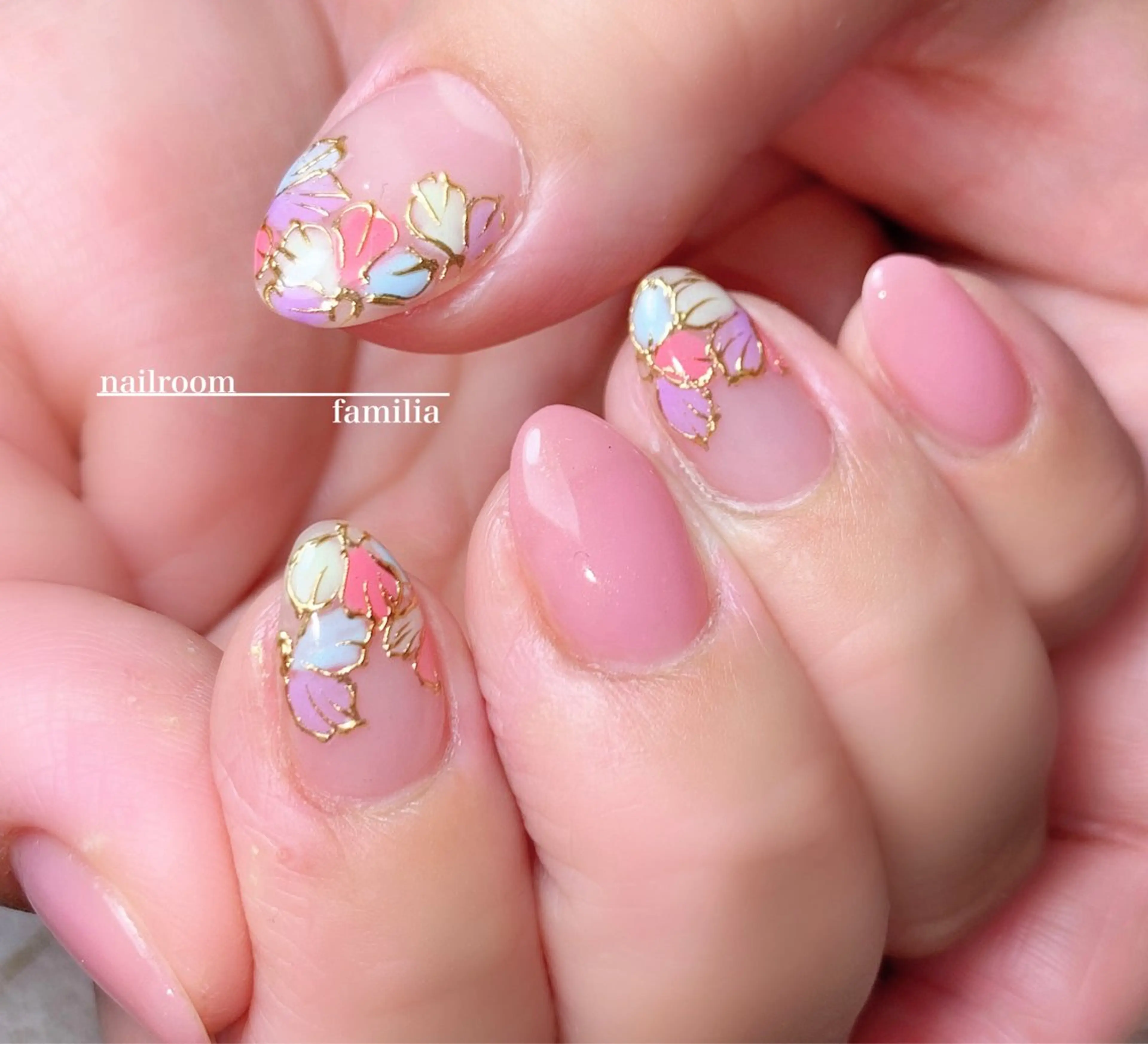 ネイル フラワーネイル ハンドネイル -nailroom- familiaのネイルデザイン
