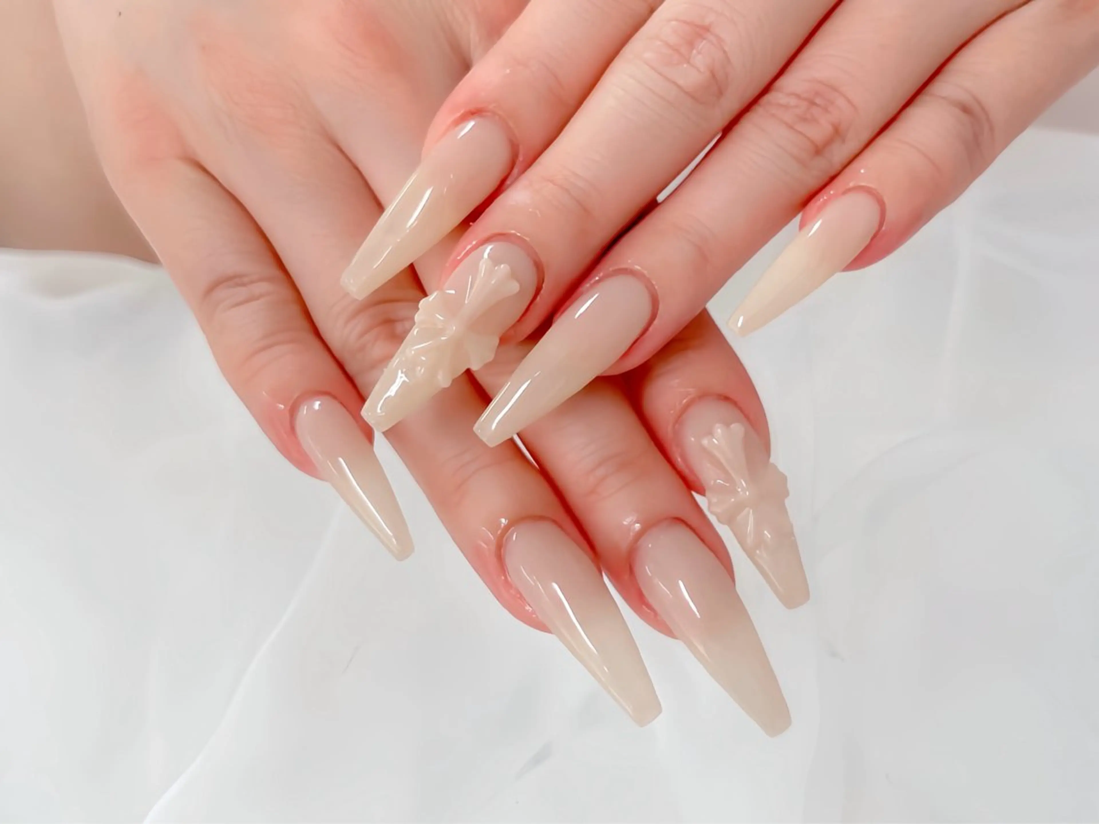 ネイル チークネイル 桜ネイル クリアネイル ドット フラワーネイル ハンドネイル Rin Nail 新大久保店のネイルデザイン