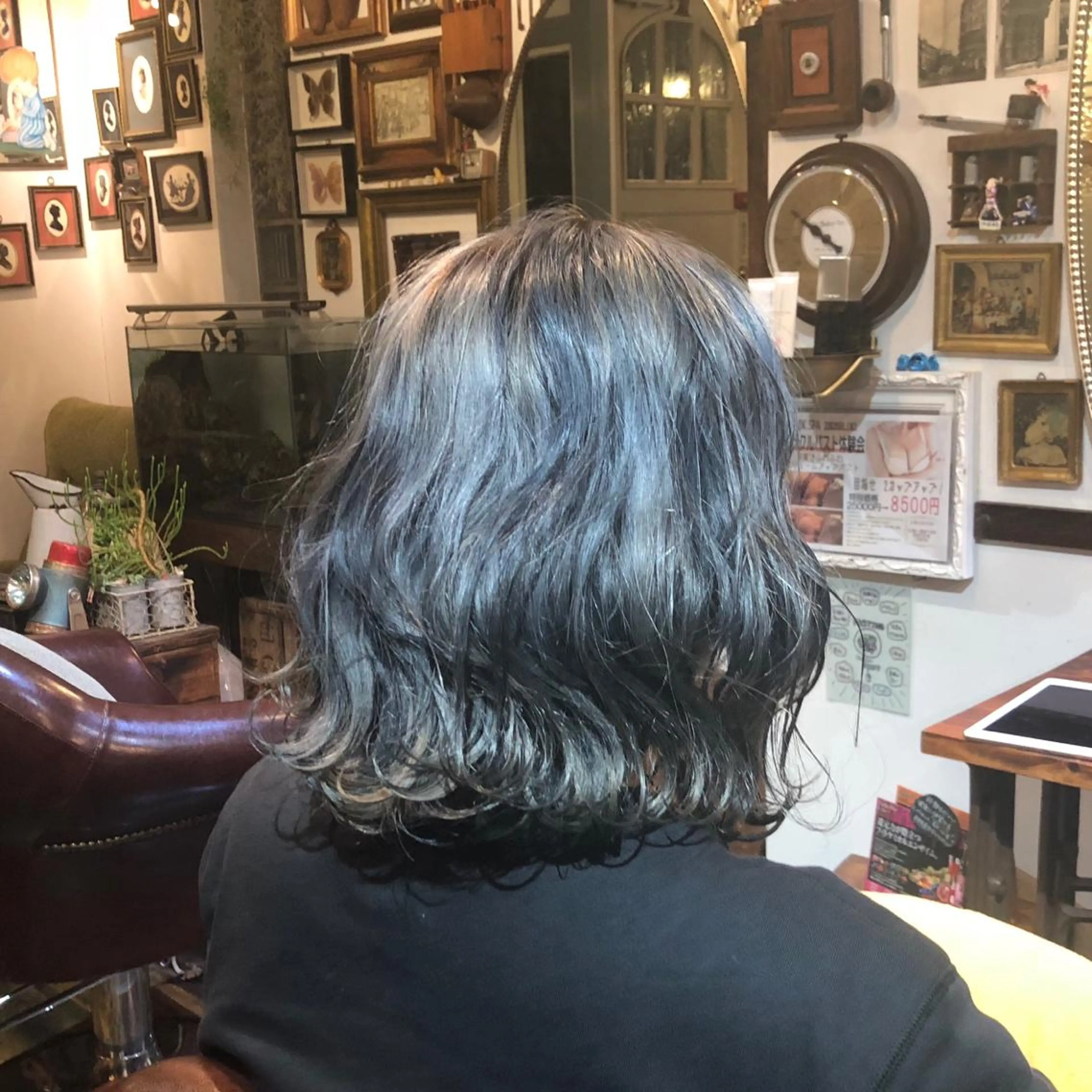 ショート カラー ブリーチ ブルーカラー カット ヘアカラー トリートメント ヘッドスパ BRITS 渡辺 菜々子のヘアスタイル