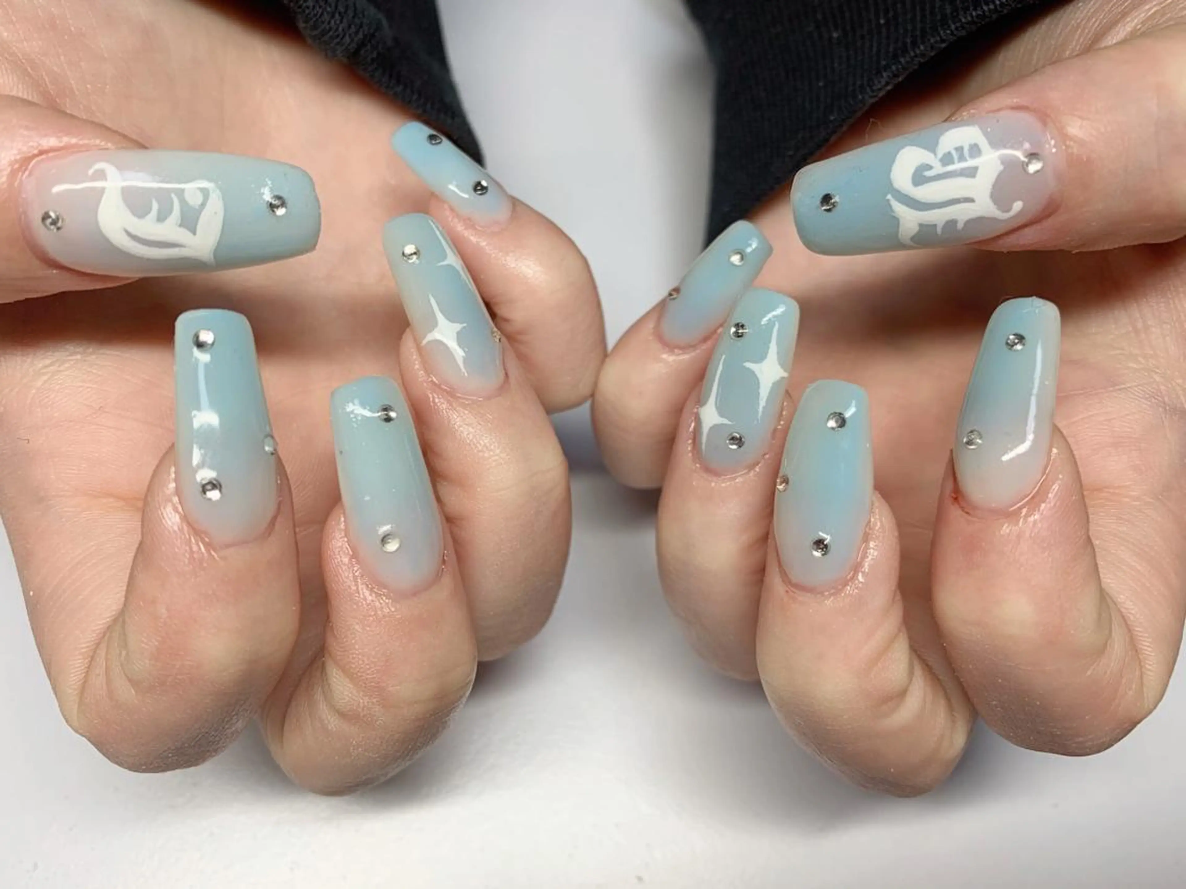 スカルプネイル　アート2本までの写真