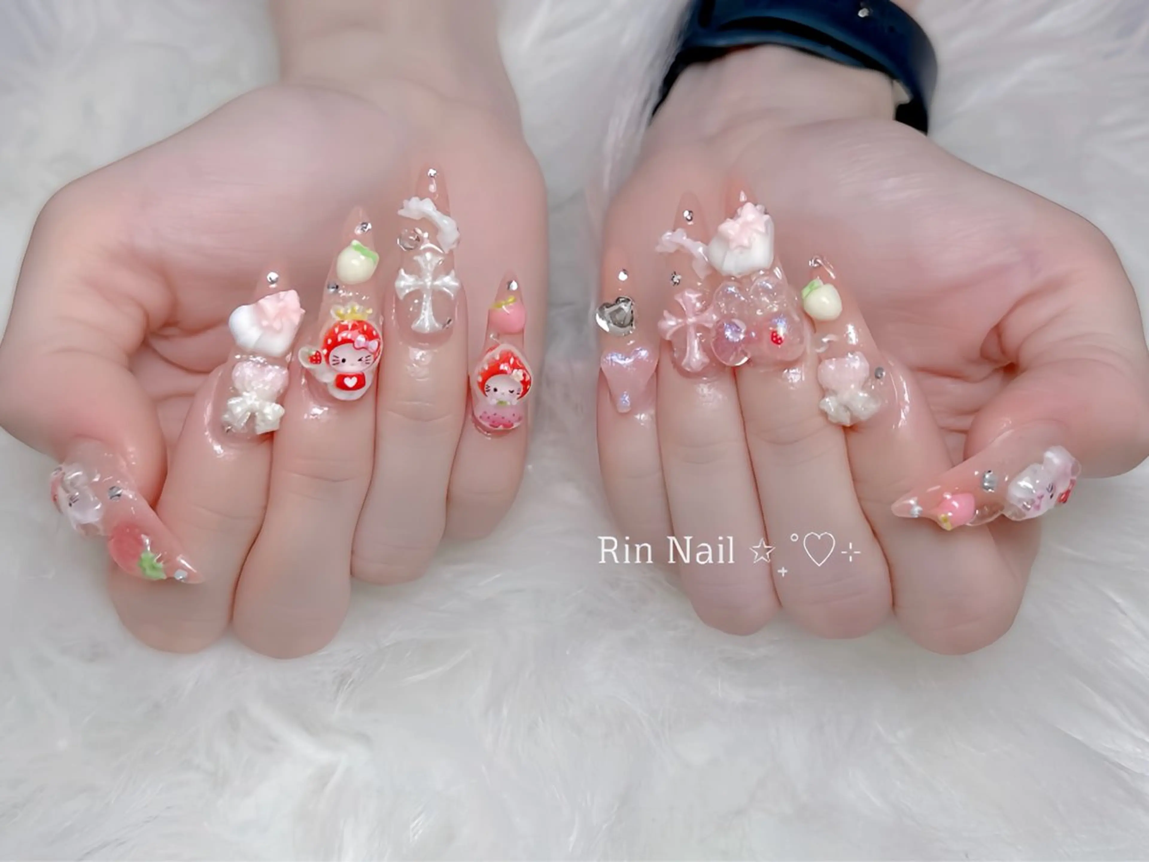 ネイル オーロラネイル チークネイル 桜ネイル クリアネイル ドット ハンドネイル Rin Nail 新大久保店のネイルデザイン