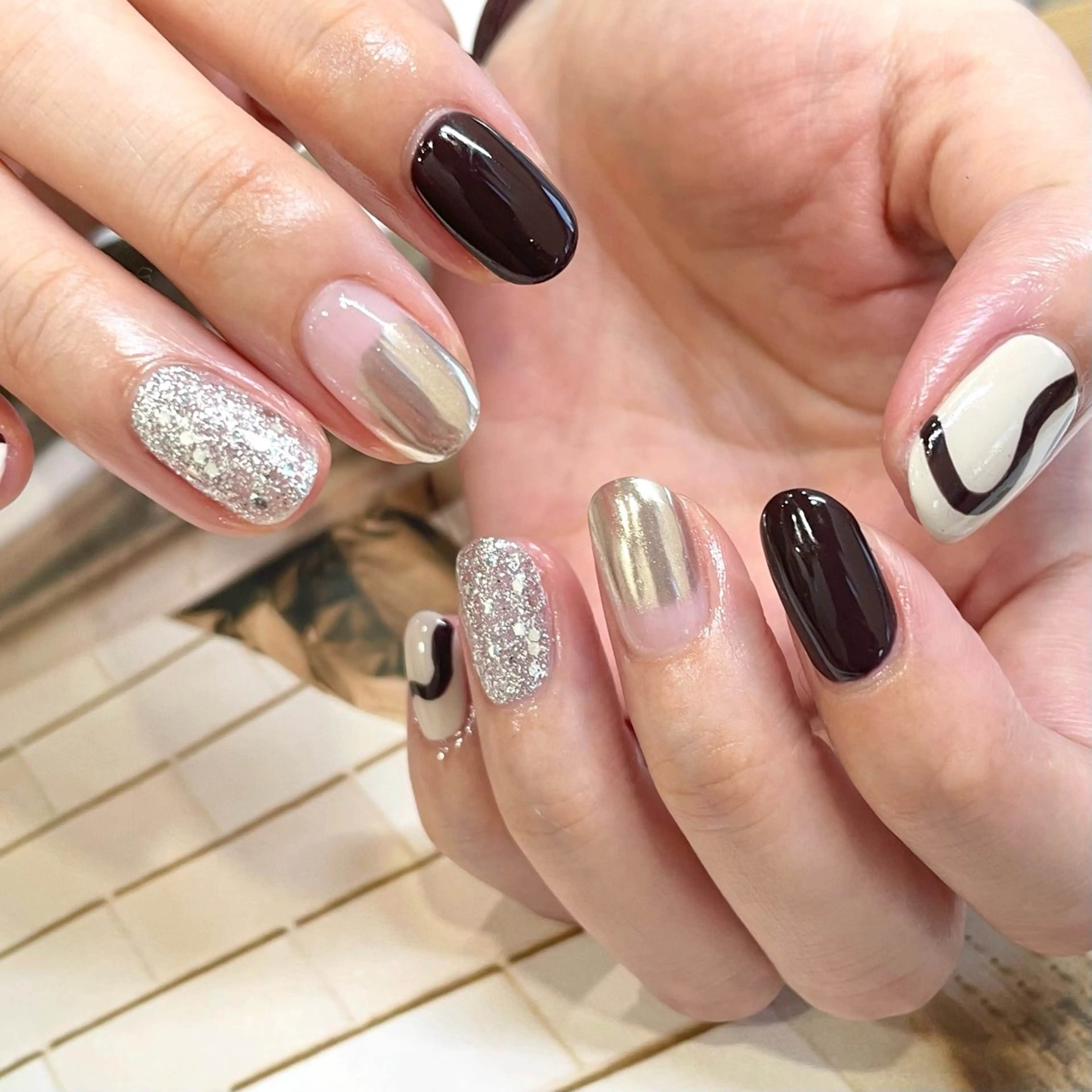 ネイル ブラウン シルバー ハンドネイル amity personal nail salon所属・nailsalon amity🌿池田のネイルデザイン