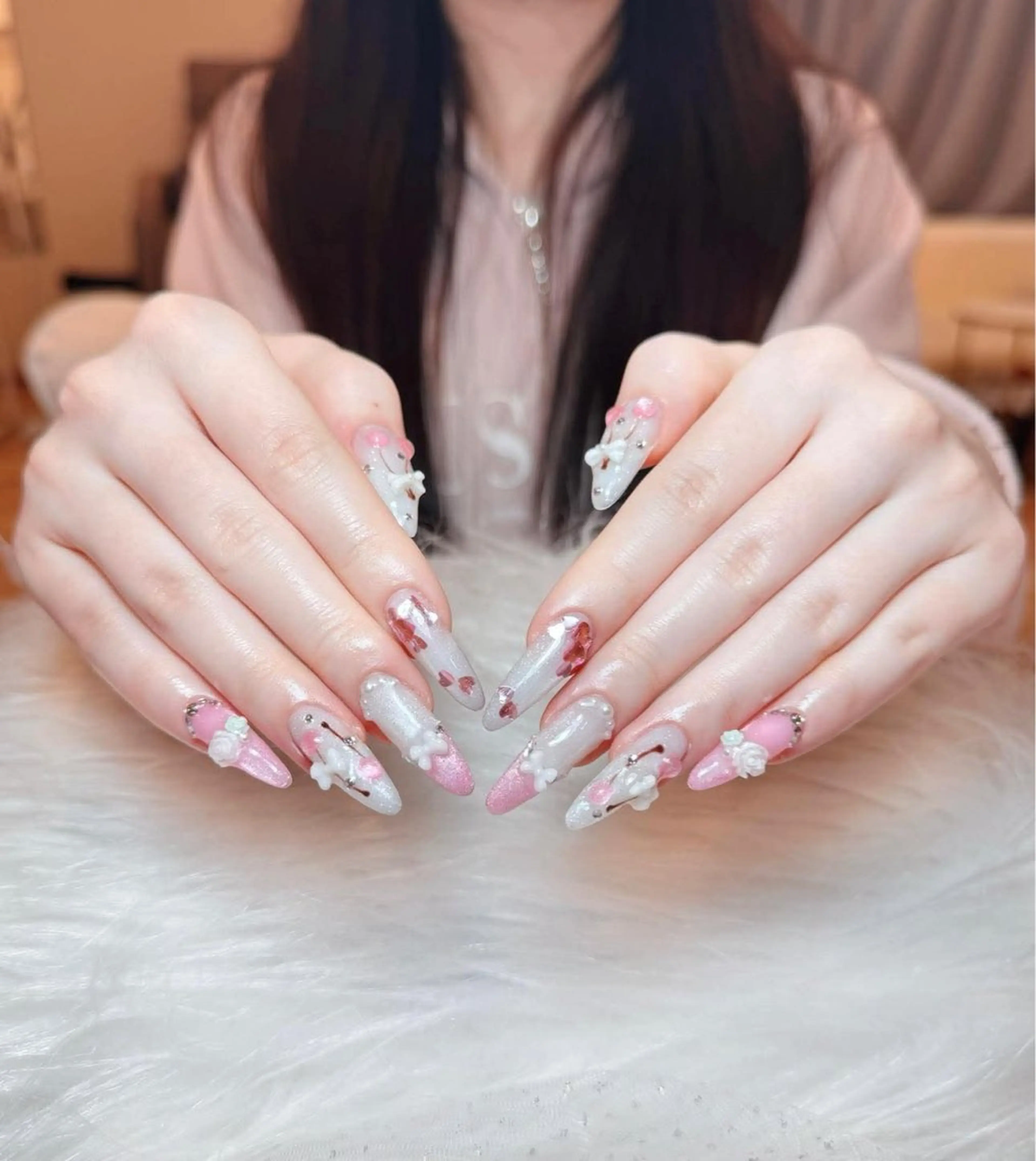 ネイル アートネイル ジェルネイル 韓国ネイル ニュアンスネイル ワンカラーネイル ハンドネイル Queen Nail Salonのネイルデザイン