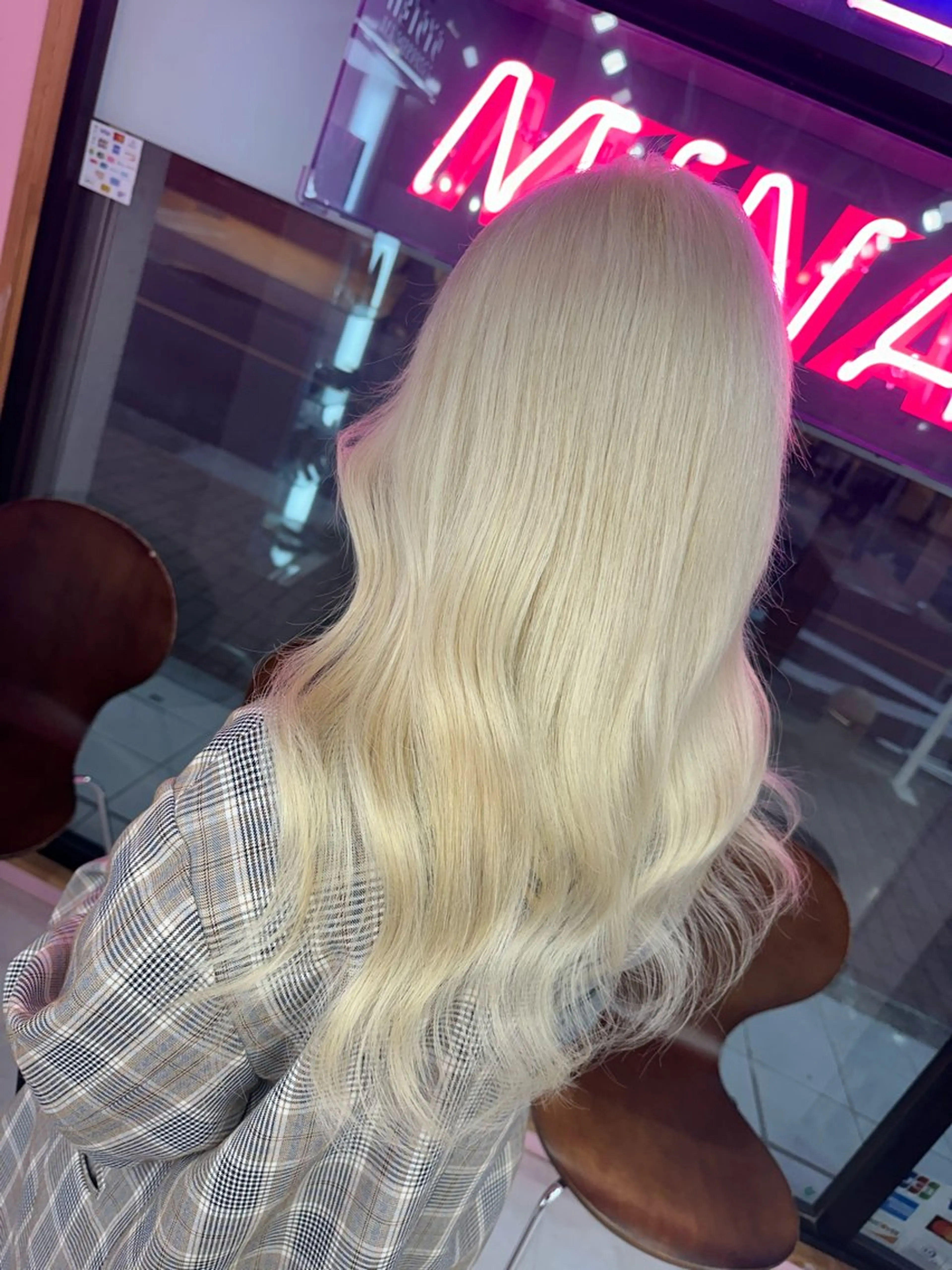 セミロング カラー ブリーチ✖️レイヤー MANATO🎨🌈のヘアスタイル